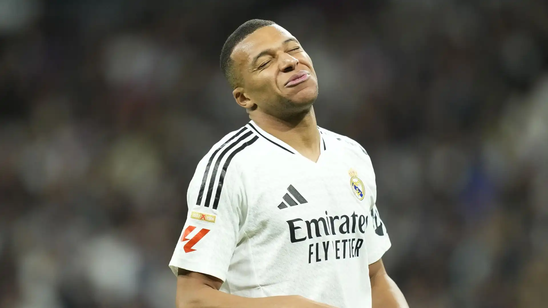 Kylian Mbappé è stato duramente attaccato dalla stampa e dai tifosi dopo la pessima prestazione contro il Barcellona