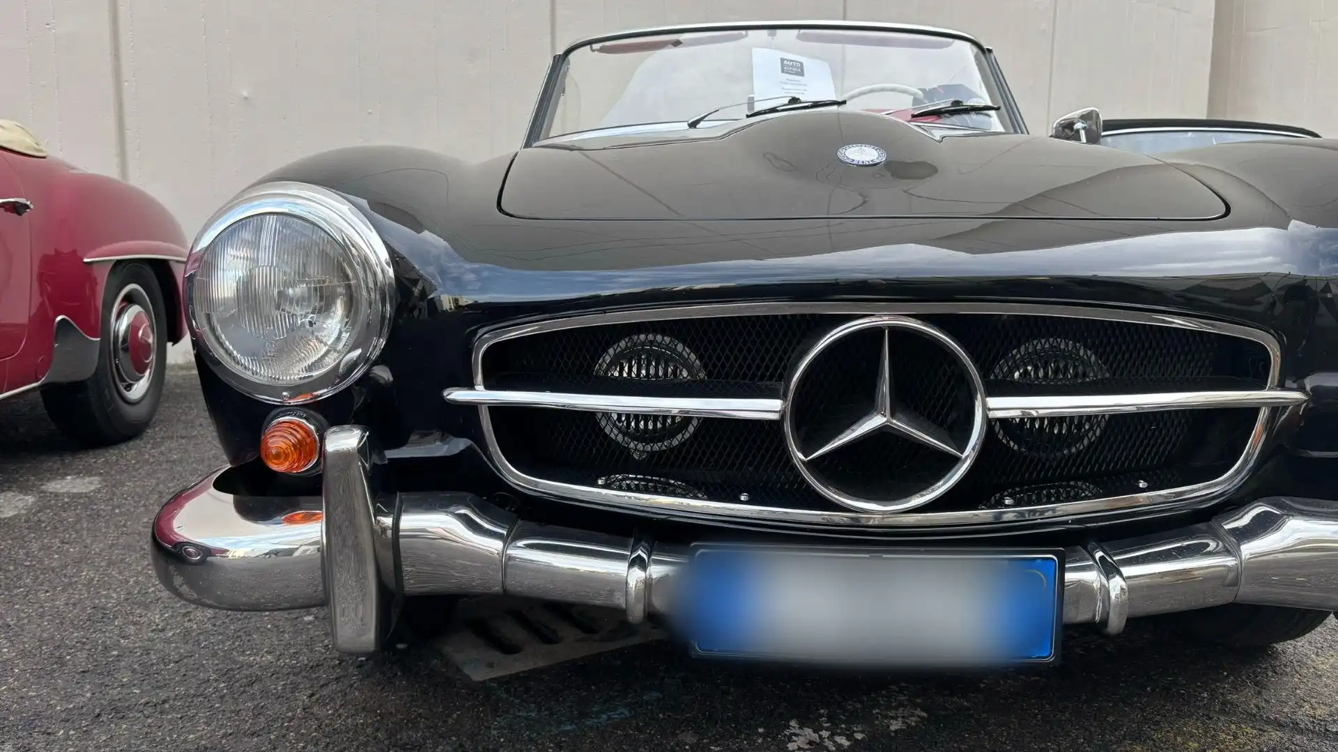 La Mercedes-Benz 190 SL rappresenta la perfetta sintesi tra l'eleganza e le prestazioni