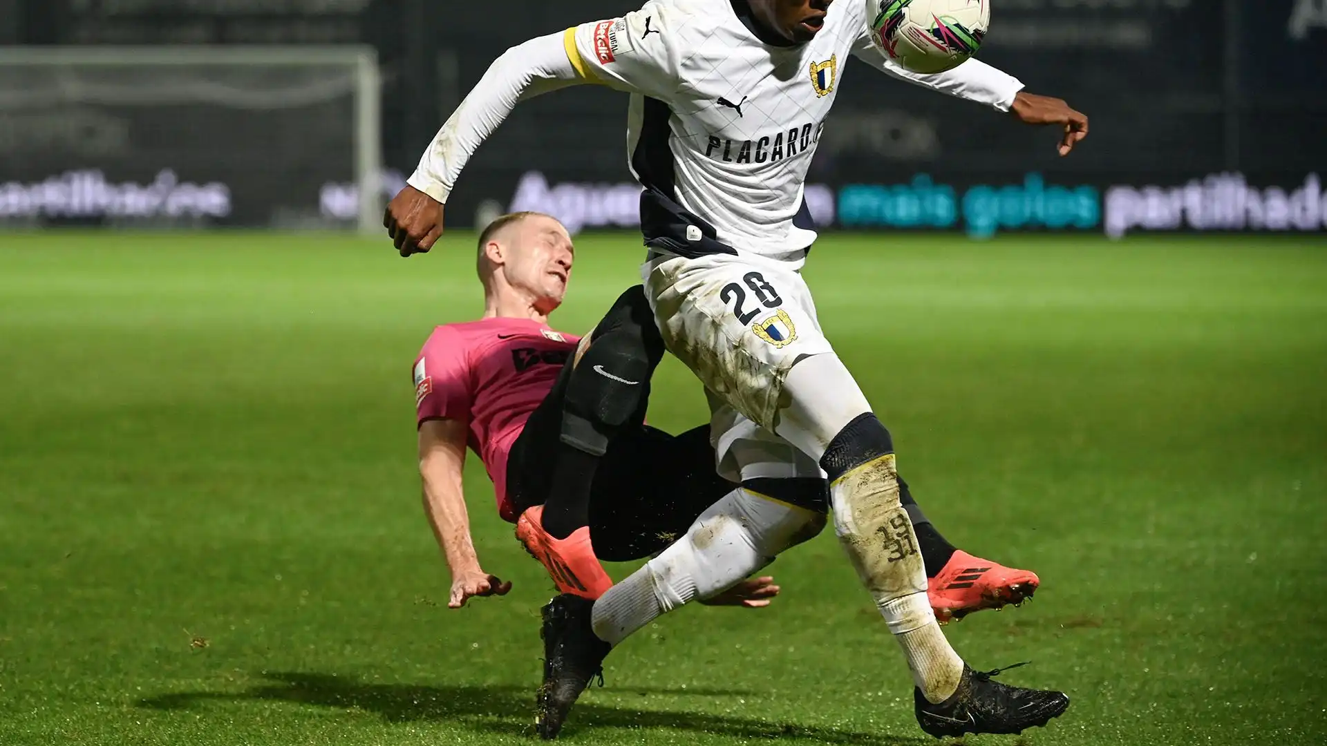 L'attaccante dello Sporting Lisbona si è infortunato gravemente durante la partita contro il Famalicão