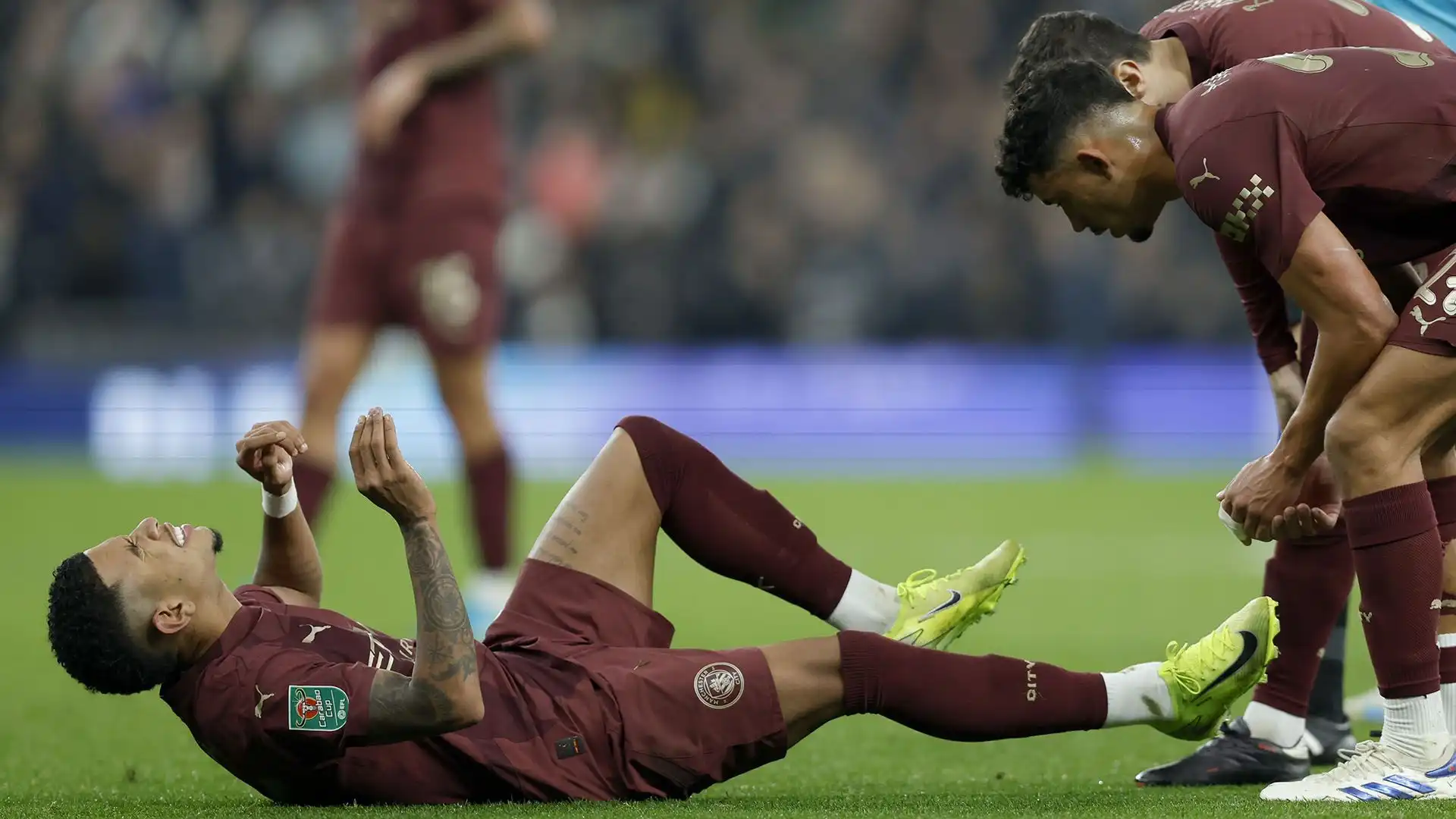 L'ala del Manchester City Savinho si è infortunata durante la partita di Carabao Cup contro il Tottenham