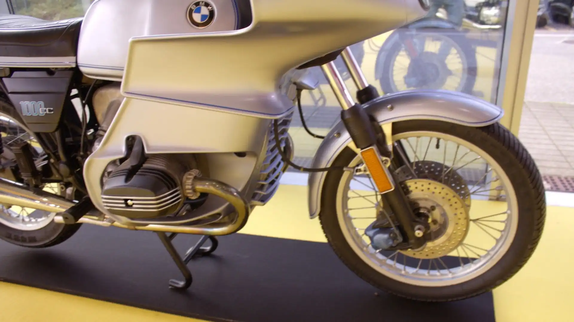 Era la prima BMW con cilindrata di 1000 cc,