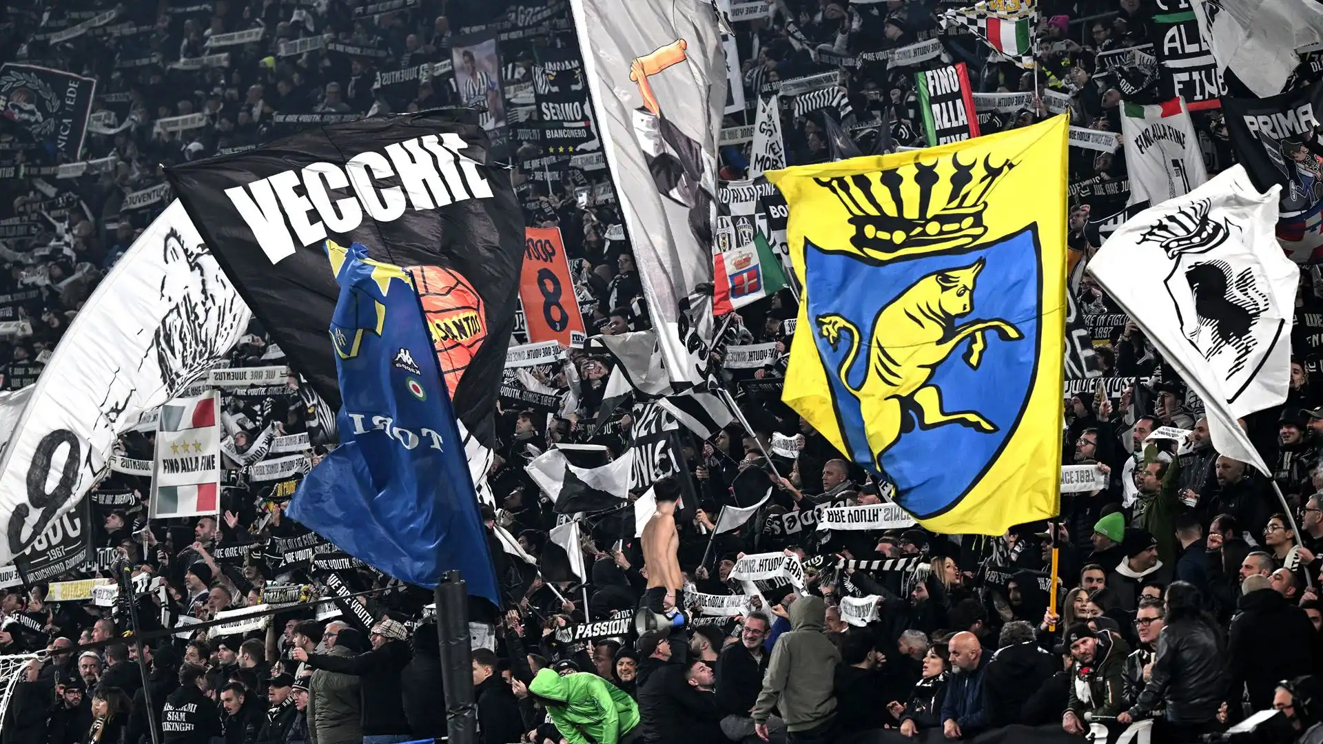 Grande festa per i numerosi tifosi bianconeri presenti allo stadio