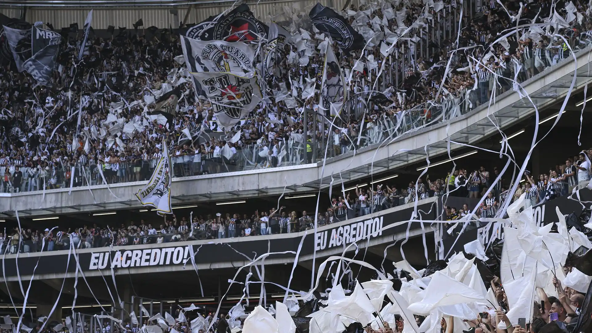 Scene terribili durante la finale di Coppa del Brasile tra l'Atletico Mineiro e il Flamengo