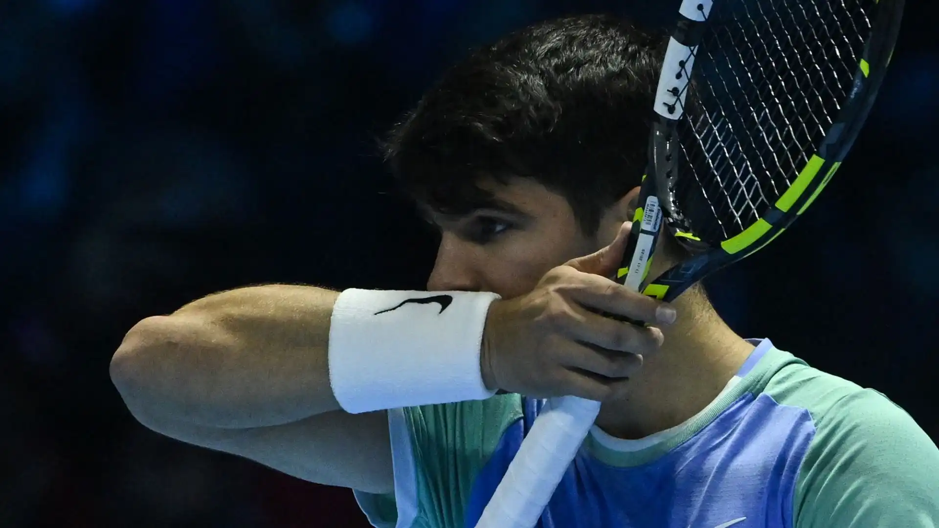 Ora Alcaraz è costretto a vincere le prossime due partite contro Zverev e Rublev o sarà eliminato dal torneo