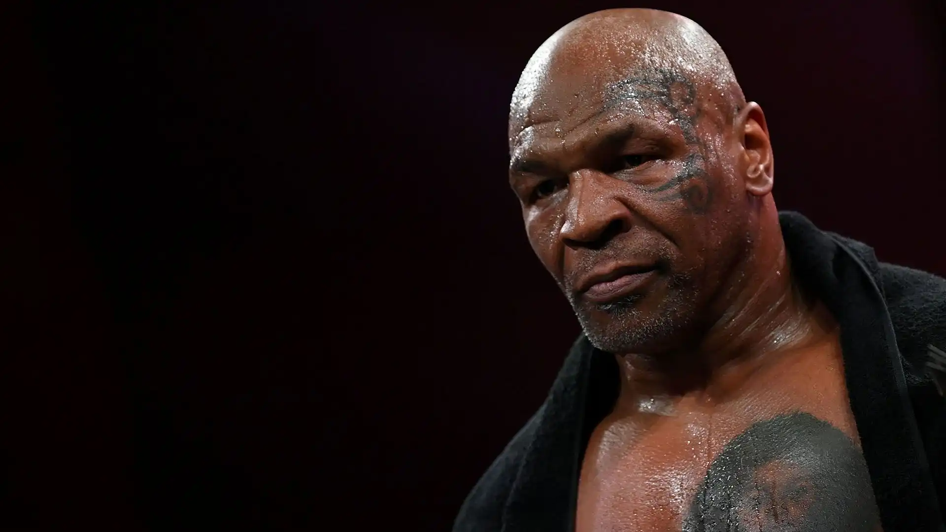 Mike Tyson torna sul ring per il suo primo incontro da professionista dopo 20 anni