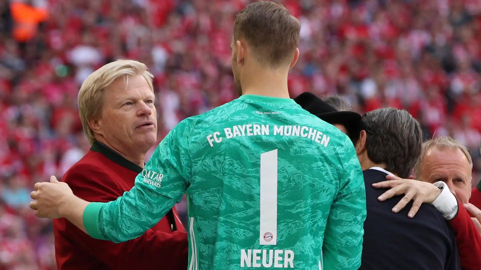 Oliver Kahn manda un avvertimento a Manuel Neuer