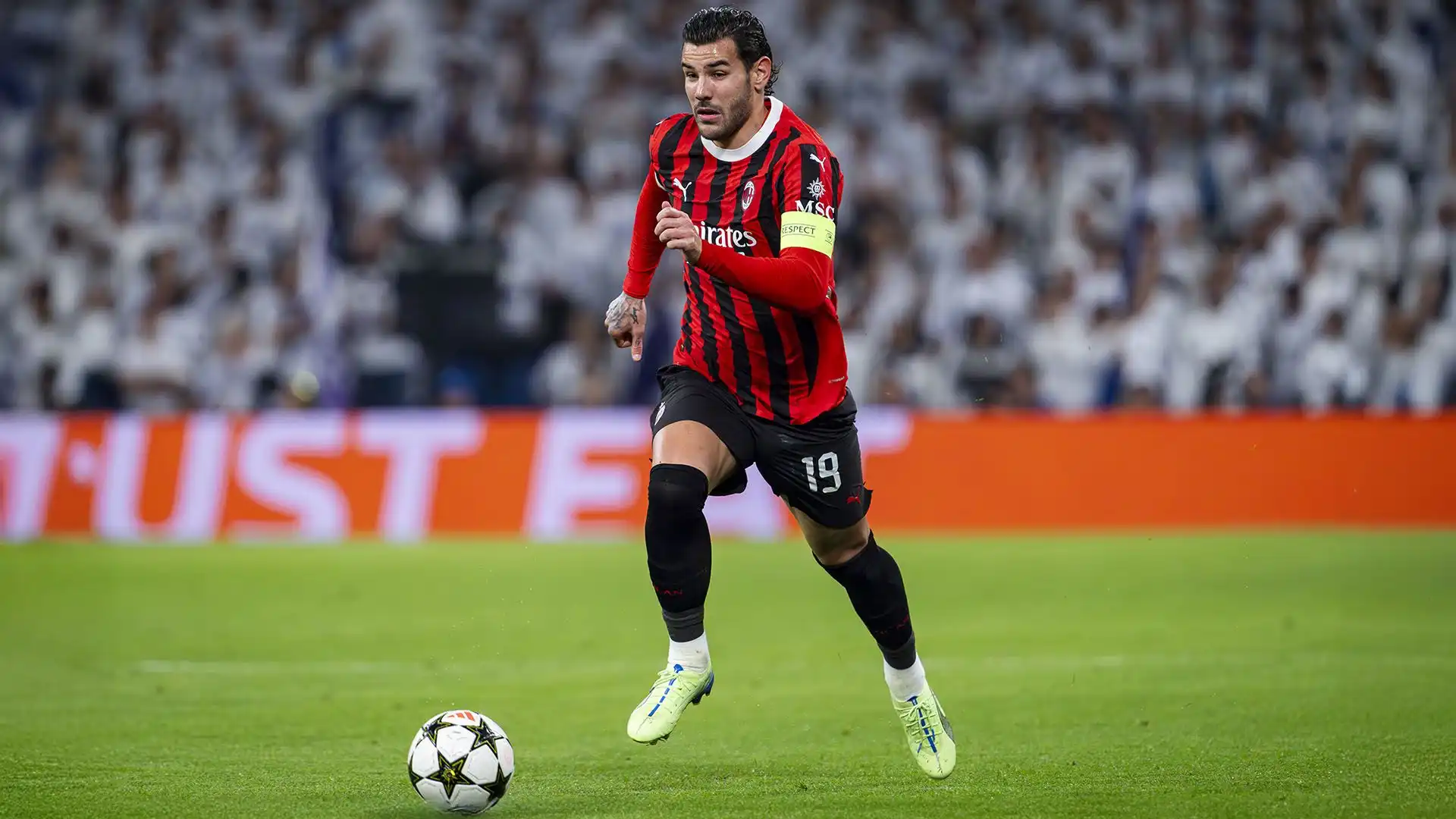 Theo Hernandez è uno degli idoli del tifo rossonero ma senza rinnovo il club sarà costretto a cederlo