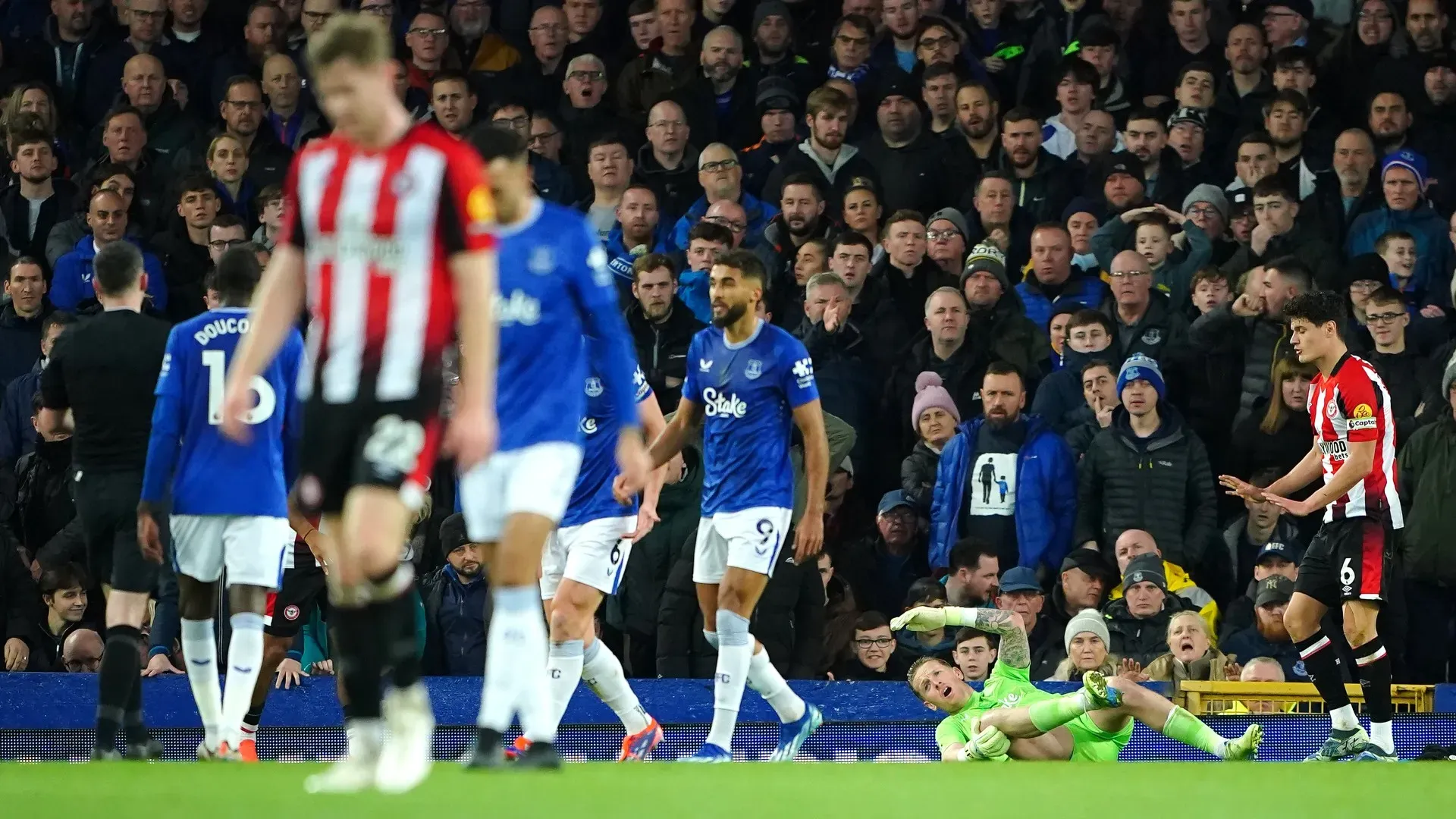 Il Brentford ha giocato in 10 uomini dal 41': alla fine ha pareggiato 0-0