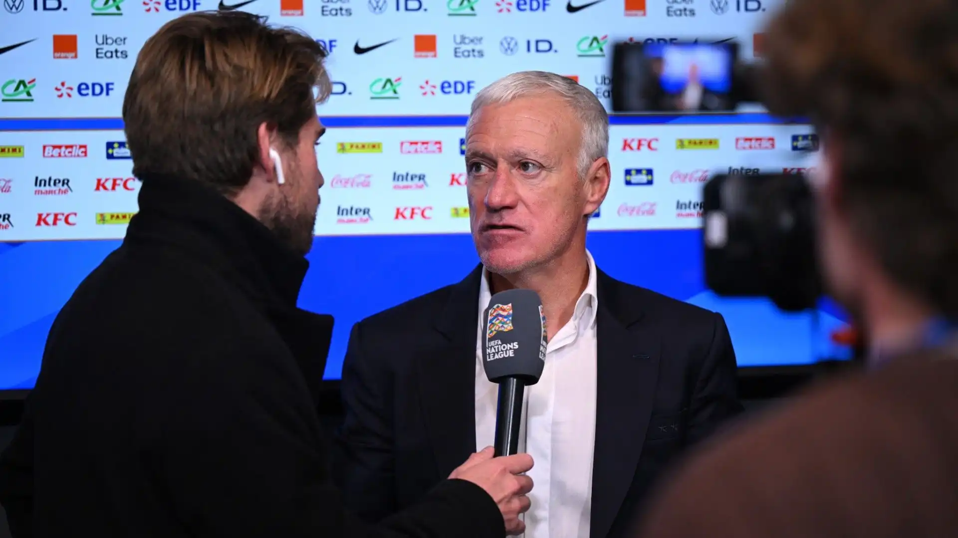 Il ct della Francia Didier Deschamps punta il dito contro alcuni tifosi italiani: foto