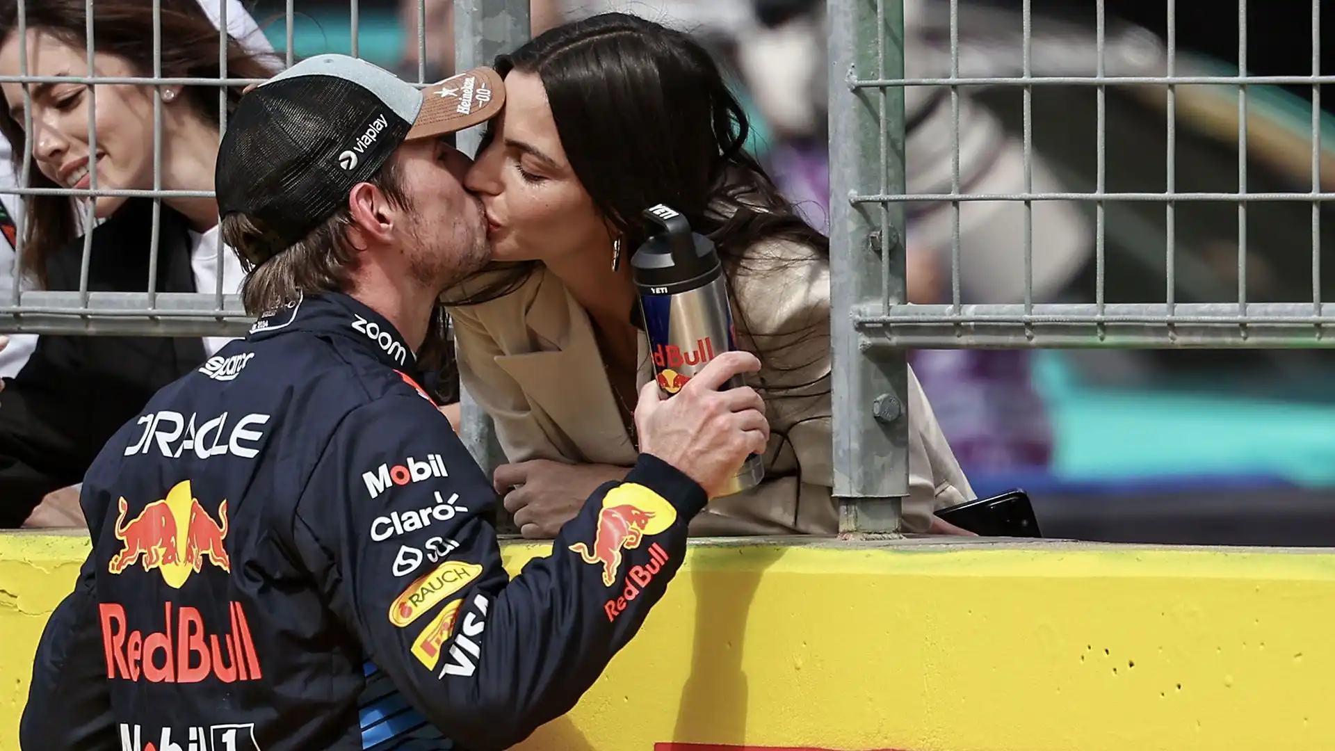 Kelly Piquet ha fatto una richiesta particolare al suo fidanzato Max Verstappen