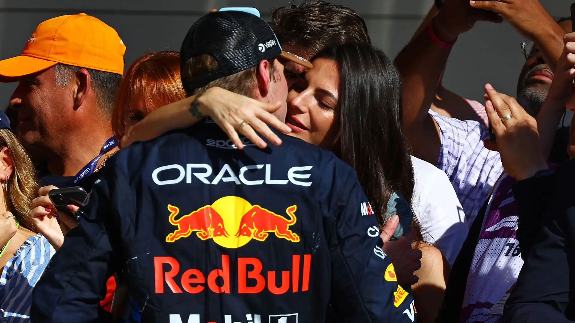 La blogger e modella brasiliana non era presente a Las Vegas per questioni lavorative, ma sicuramente ha seguito Verstappen in televisione