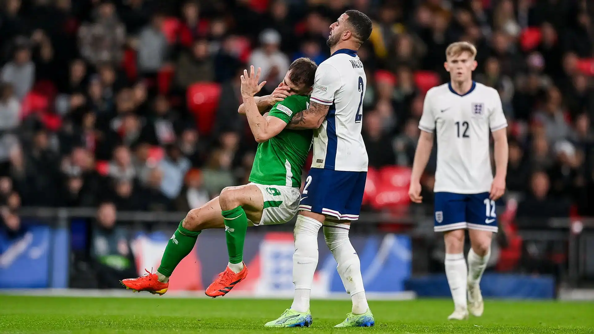 Durante il match, Kyle Walker ha sollevato di peso Jayson Molumby