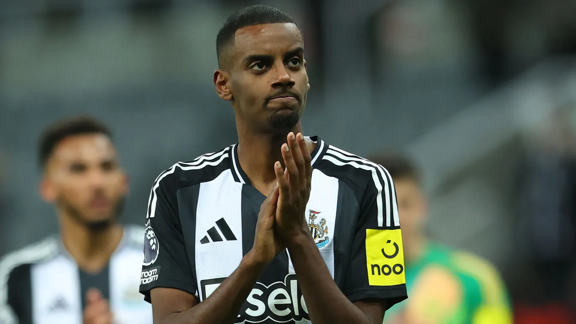 Alexander Isak è tentato dall'addio ma i fan del Newcastle non sono d'accordo