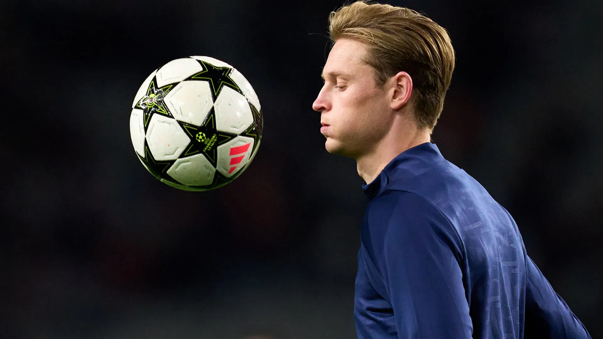 Barcellona diviso sul problema Frenkie de Jong: Hansi Flick scontento. Foto