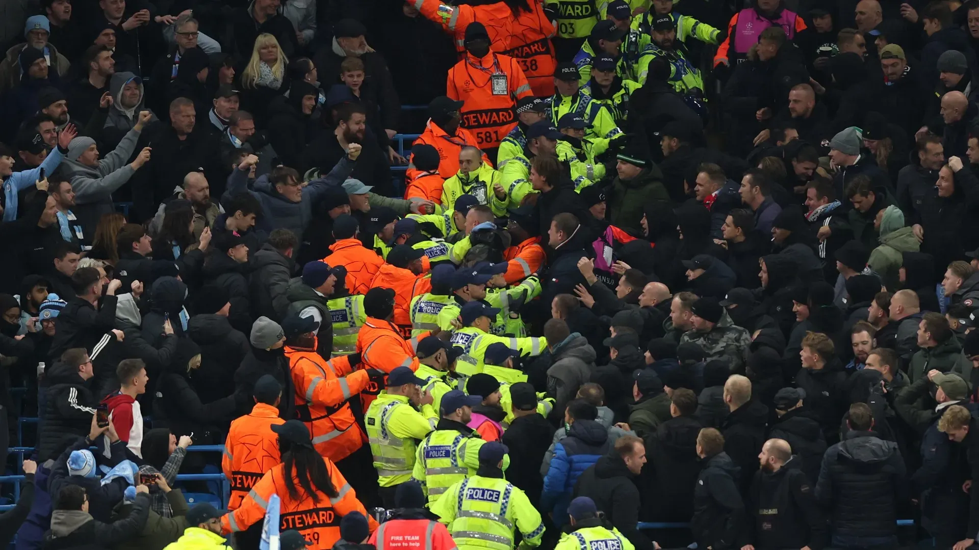 Momenti di grande tensione durante Manchester City-Feyenoord