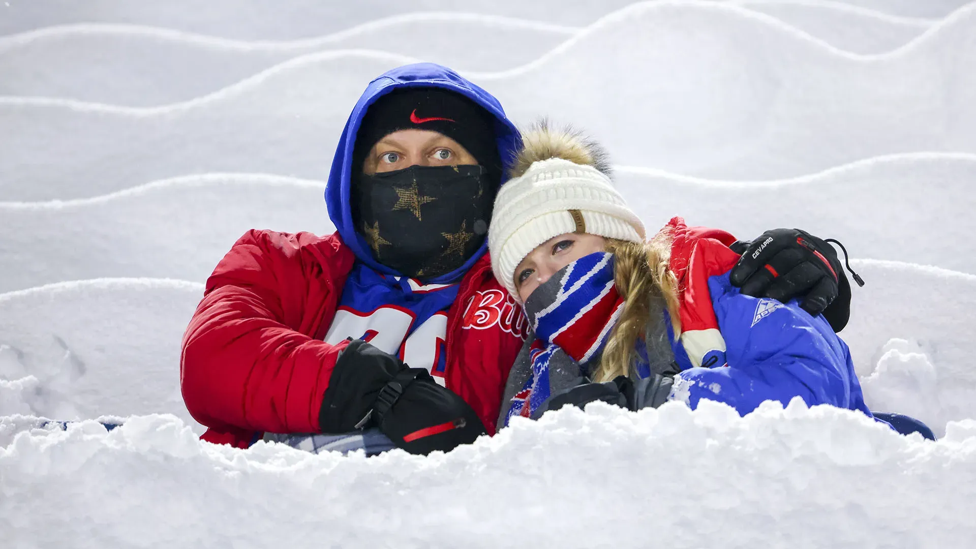 Travolti dalla tempesta di neve: le foto dei coraggiosi tifosi