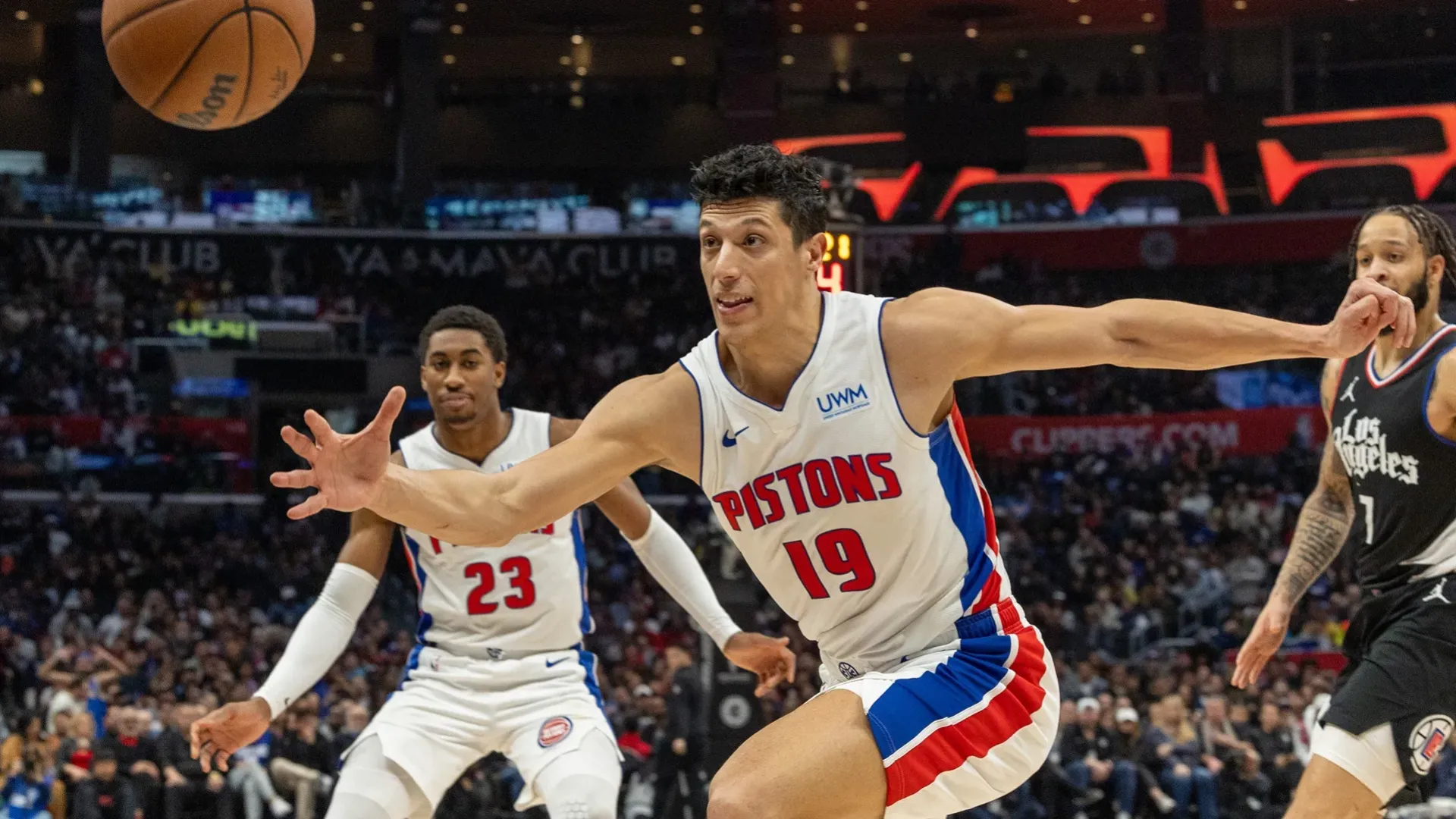 3) Simone Fontecchio: il cestista azzurro ha un contratto da 7,4 milioni di euro a stagione con i Detroit Pistons in NBA