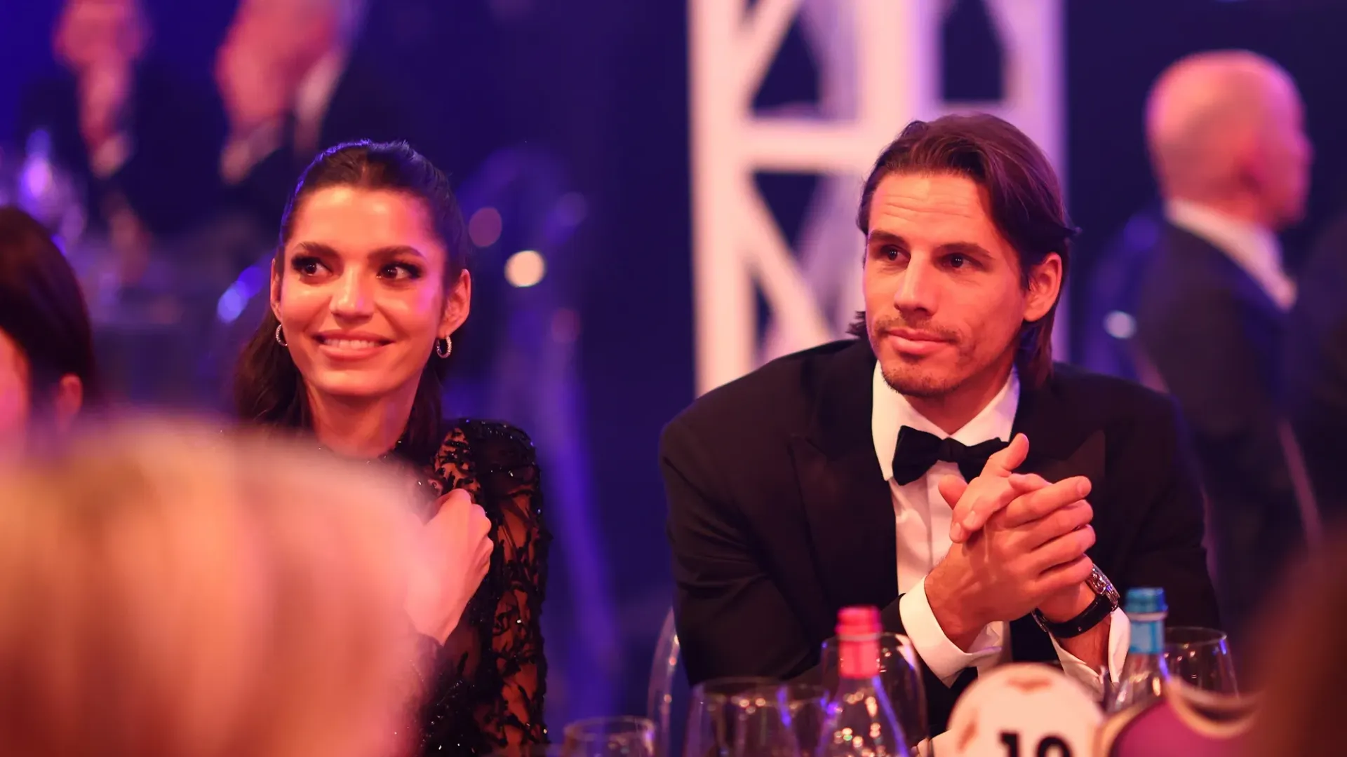 Tanti i VIP presenti alla tradizionale cerimonia di premiazione di fine anno a Milano. Nella foto il portiere dell'Inter Yann Sommer con la moglie Alina Schneider