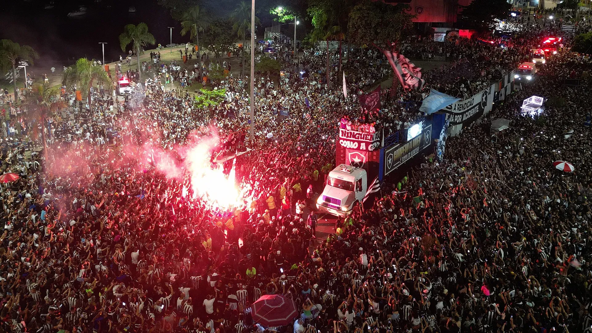 Rio de Janeiro assediata dai tifosi: le foto dell'incredibile festa