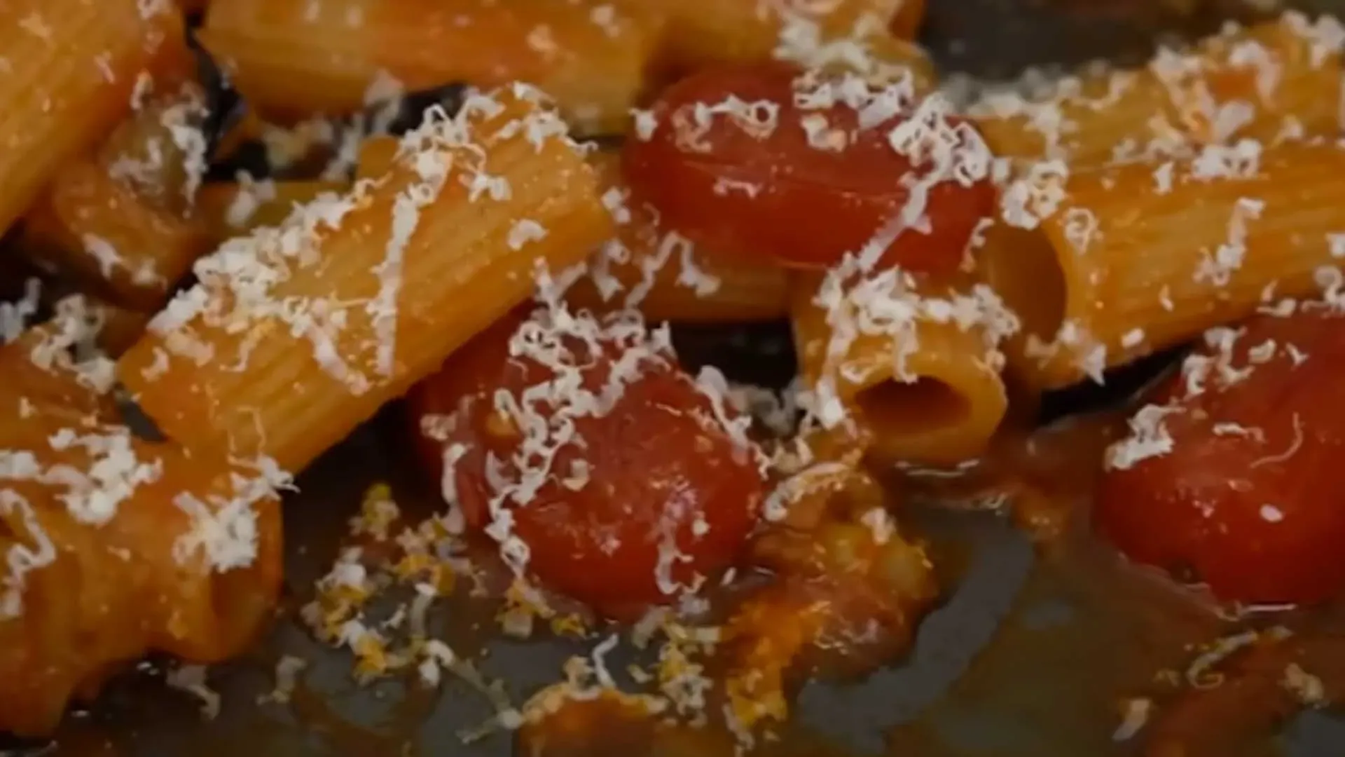 Il suo piatto preferito è la celebre quanto gustosa Pasta alla Norma