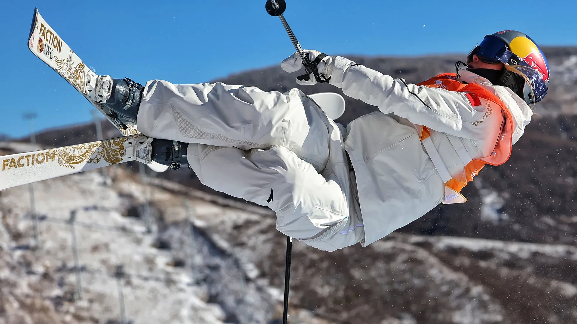 Insieme a Tess Ledeux è l'atleta ad aver vinto il maggior numero di vittorie in Coppa del Mondo di freeski FIS di sempre