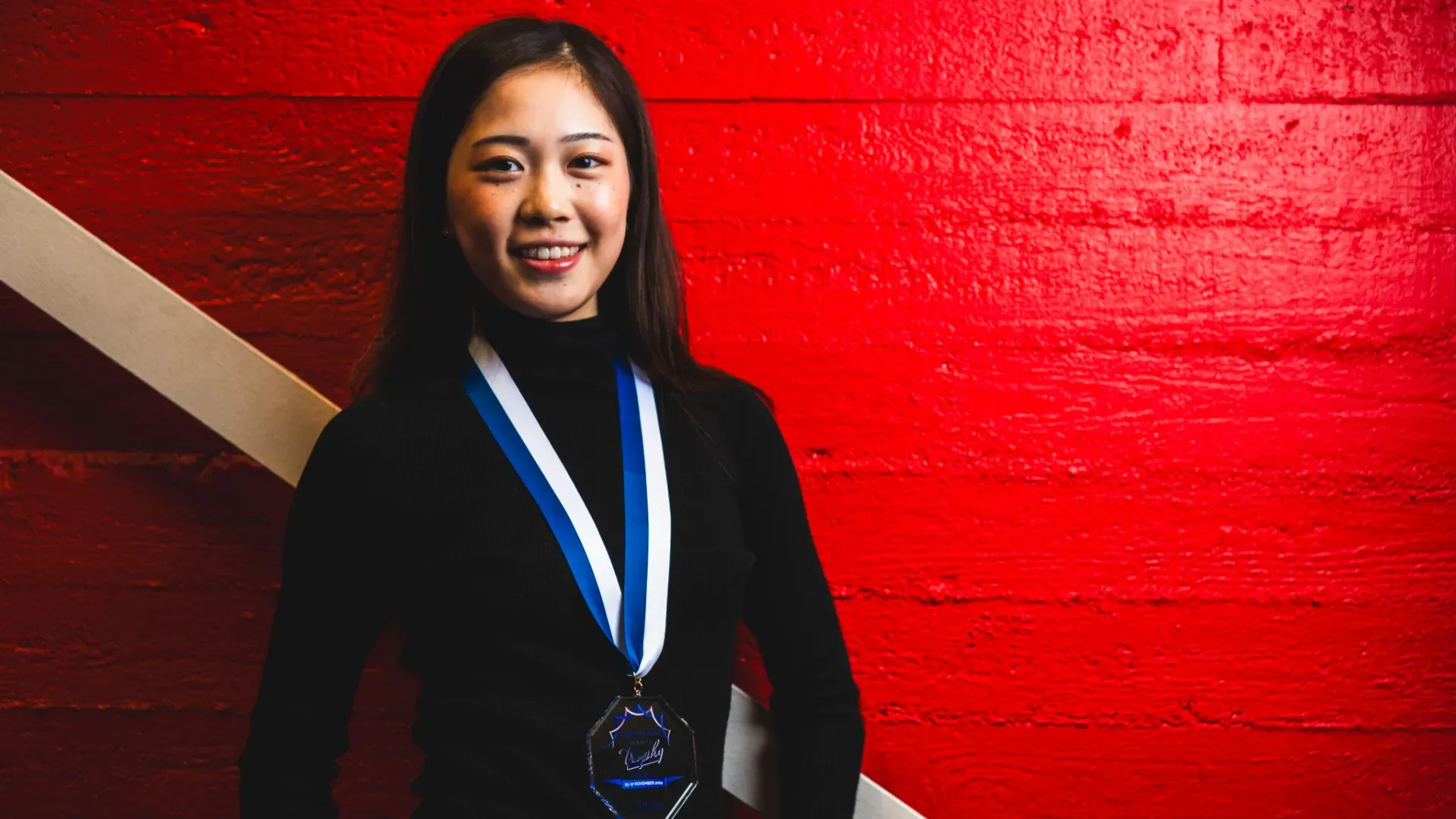 A livello junior è due volte medaglia d'oro all'ISU Junior Grand Prix