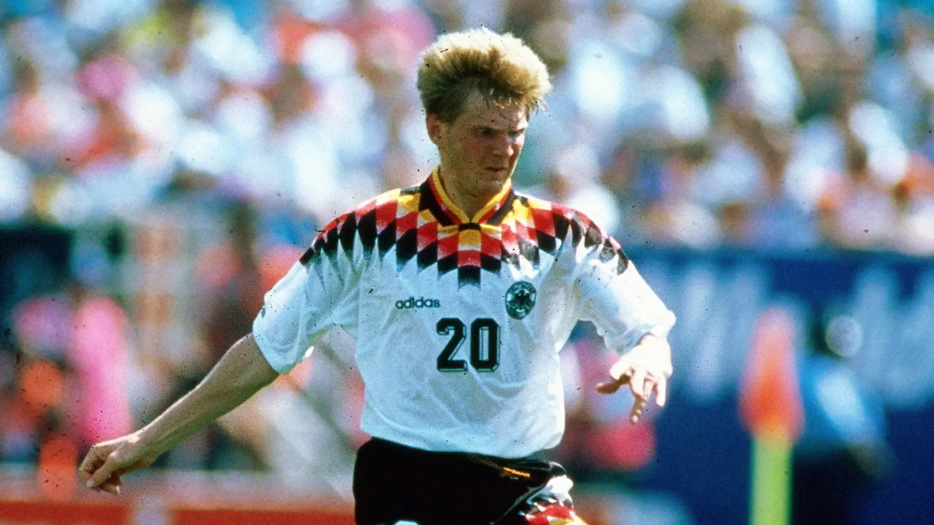 Dai capelli si può intuire che si tratta di Stefan Effenberg