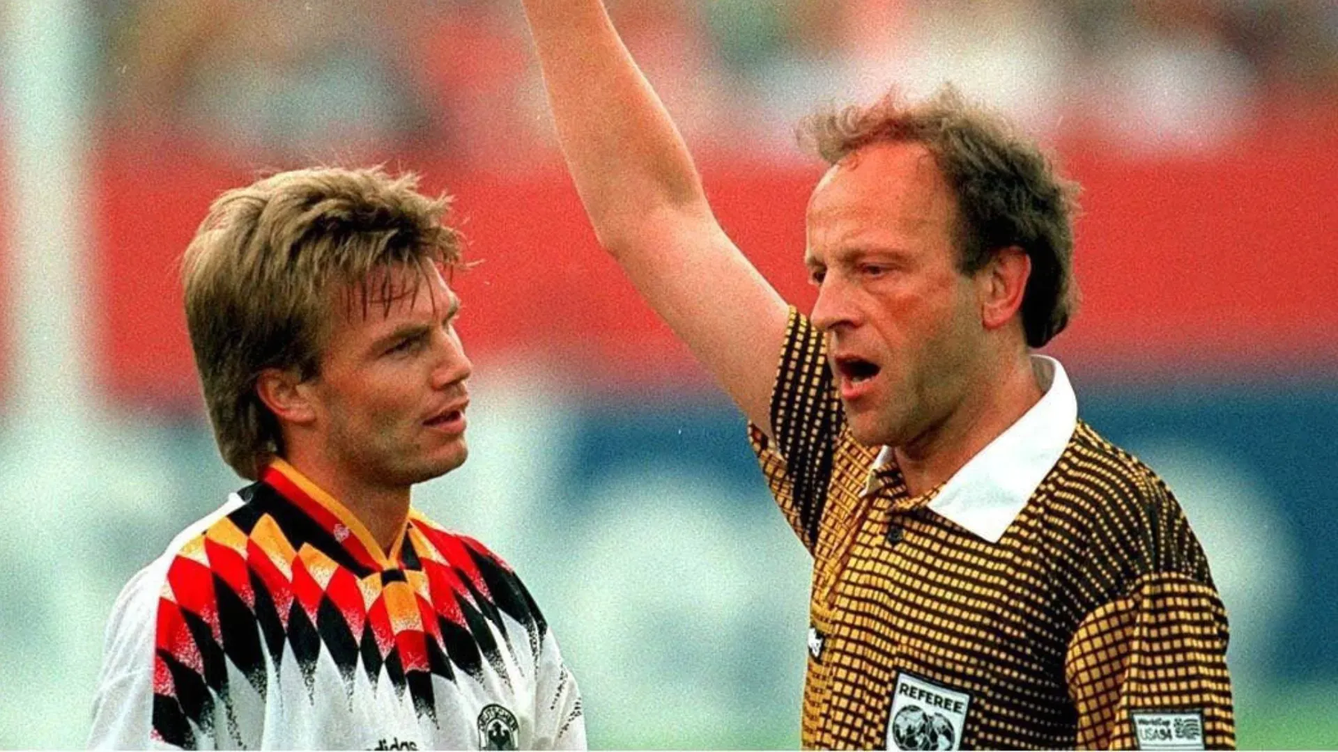 Questa foto risale al 2 luglio 1994: Thomas Helmer viene ammonito nella partita contro il Belgio