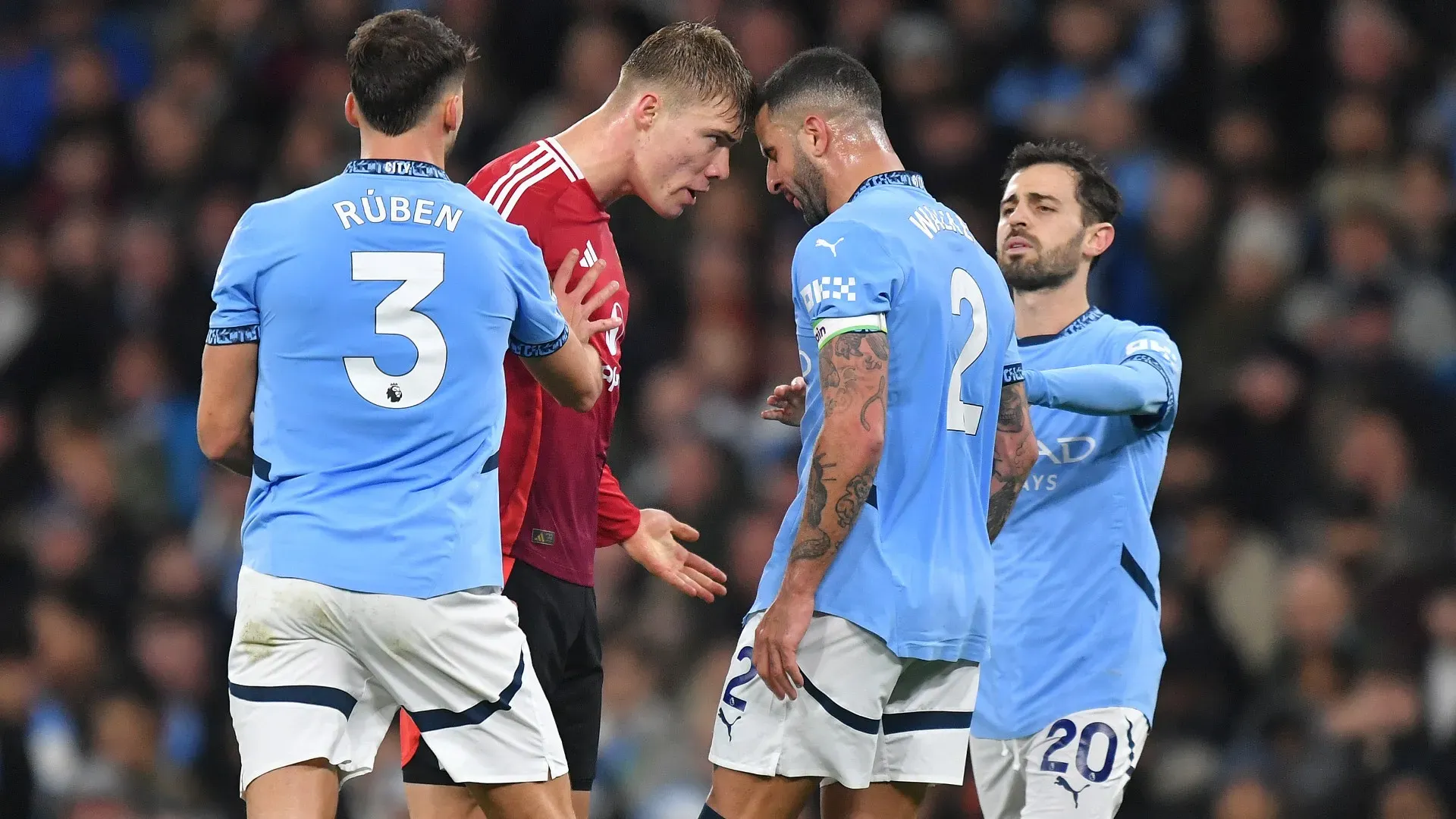 Kyle Walker e Rasmus Hojlund si sono scontrati durante la partita