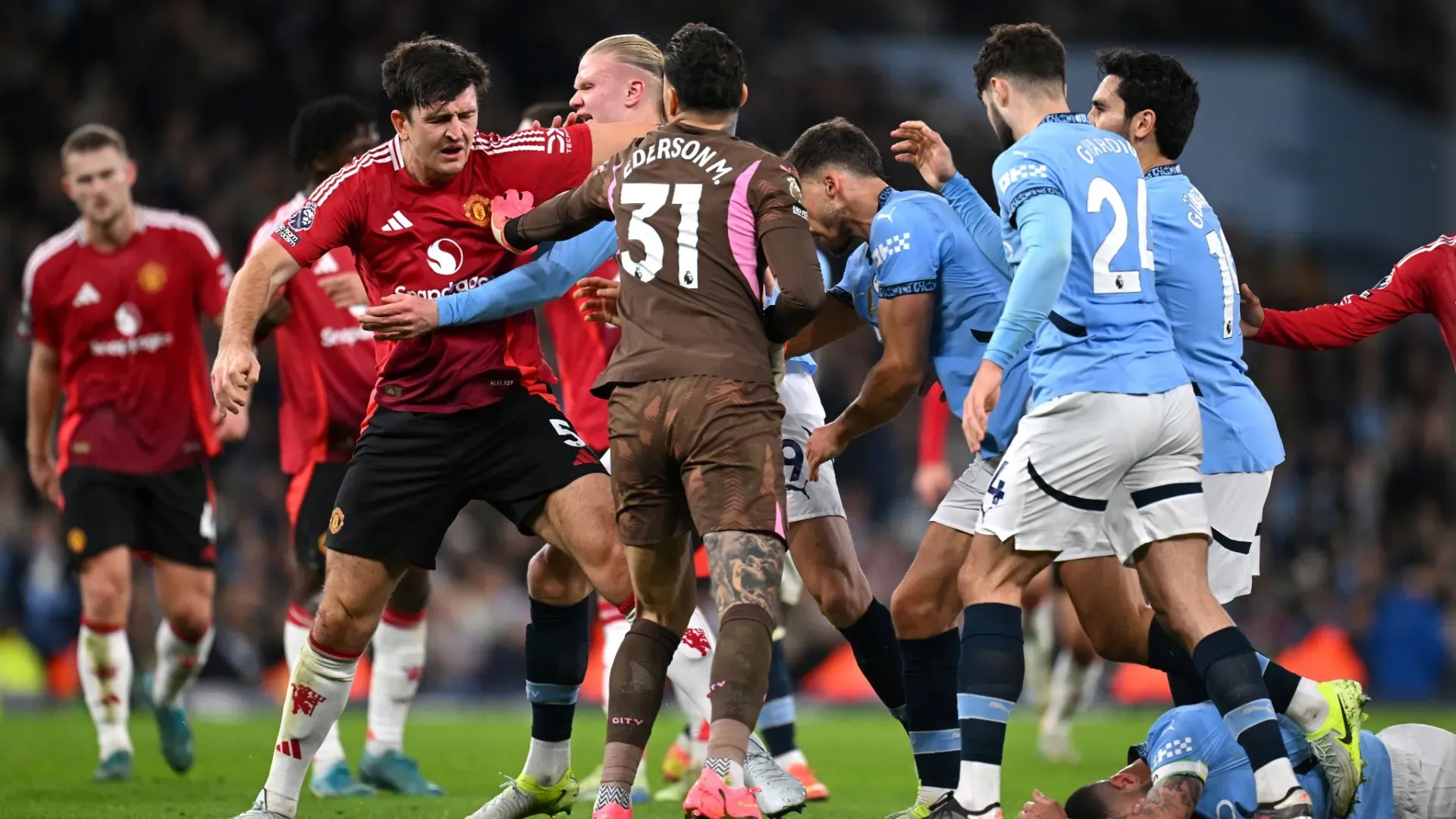 Nonostante le proteste, l'arbitro ha deciso di non ammonire Harry Maguire