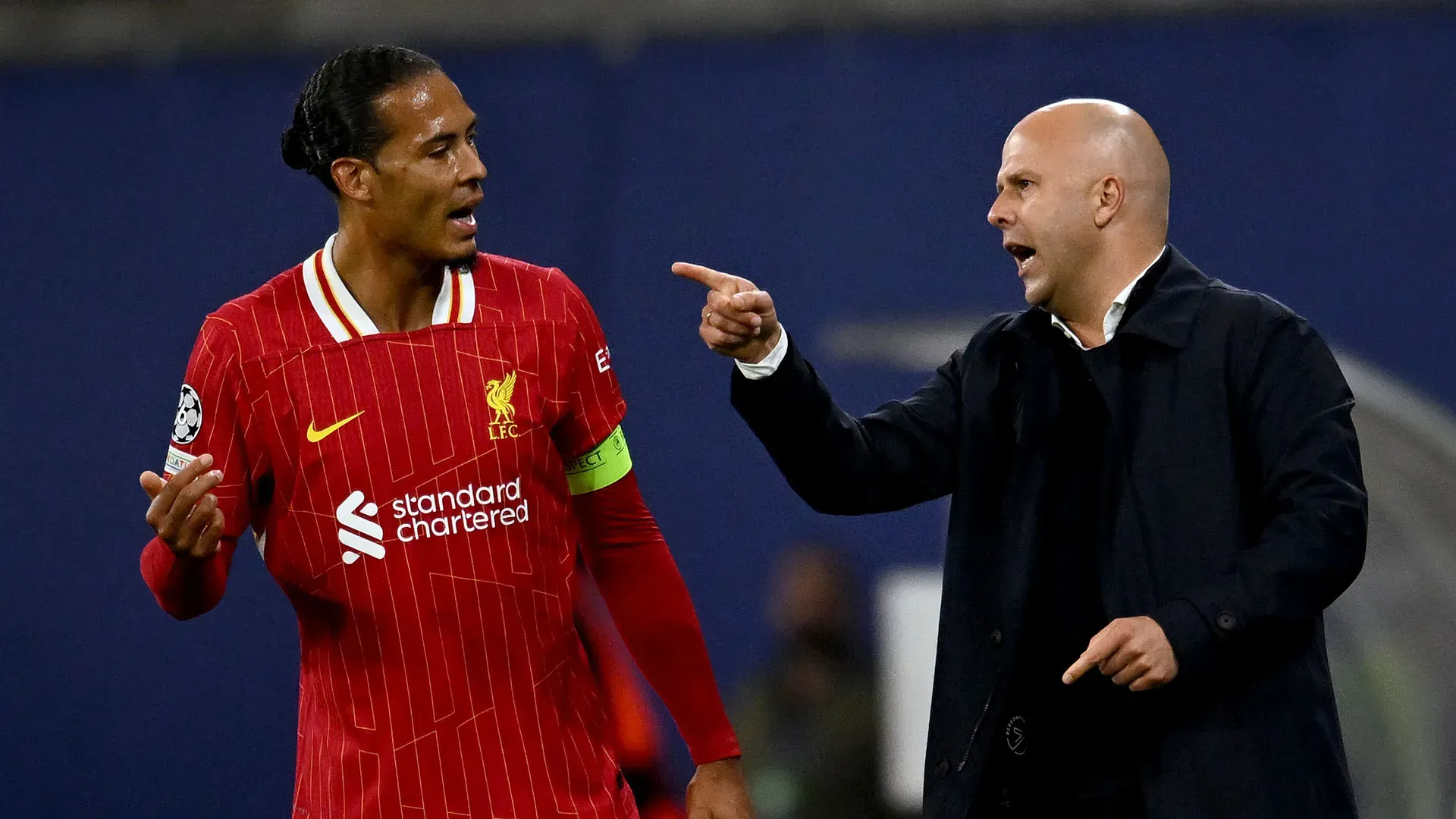 Arne Slot in difficoltà, Van Dijk a colloquio con 2 club