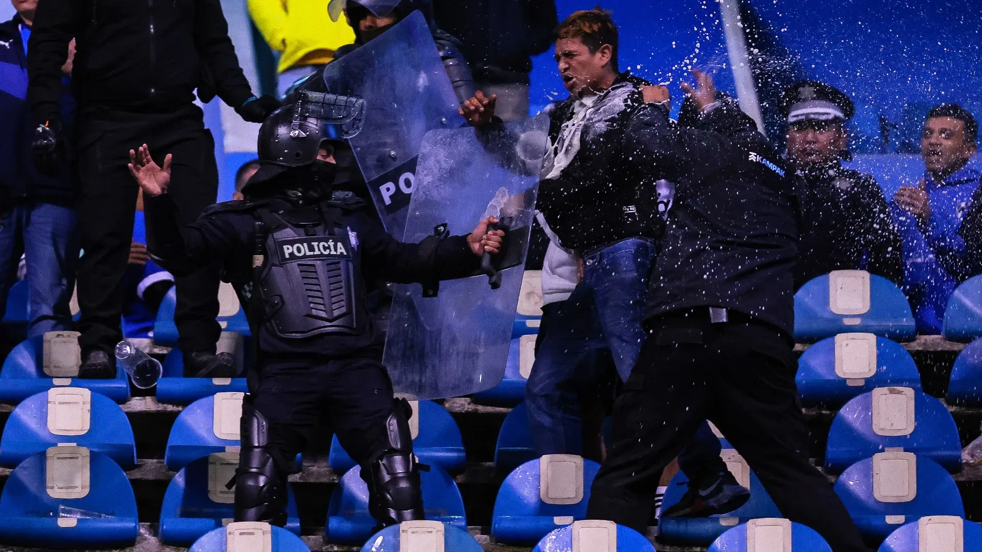 Alcuni tifosi del Monterrey hanno abbandonato lo stadio per paura