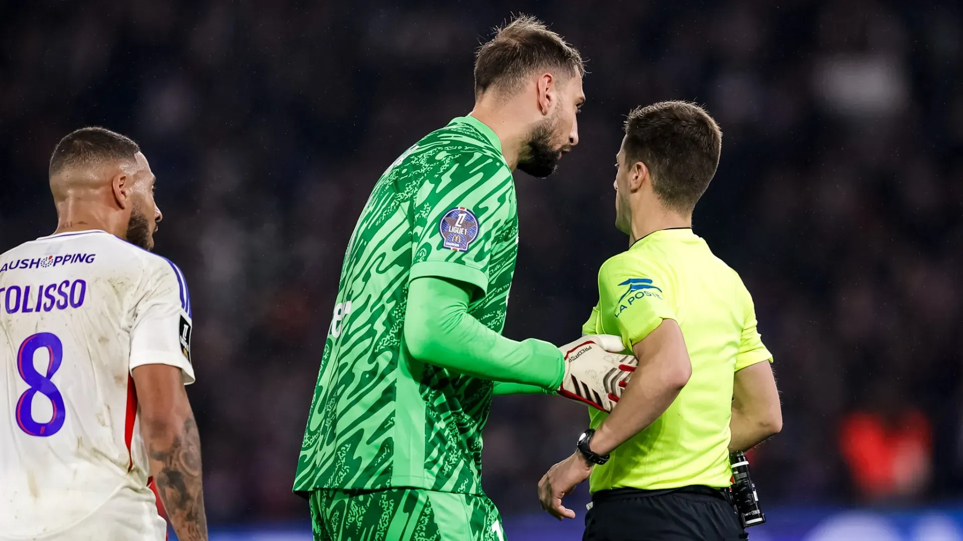 Anche l'arbitro ha rimproverato il portiere per la sceneggiata