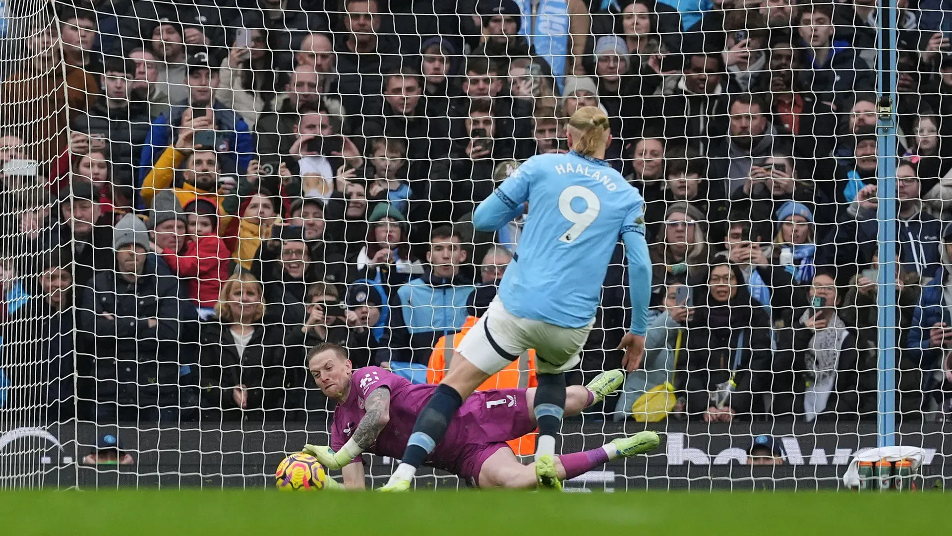 Pickford ha fatto di tutto per deconcentrare Haaland, ed è riuscito nel suo obiettivo