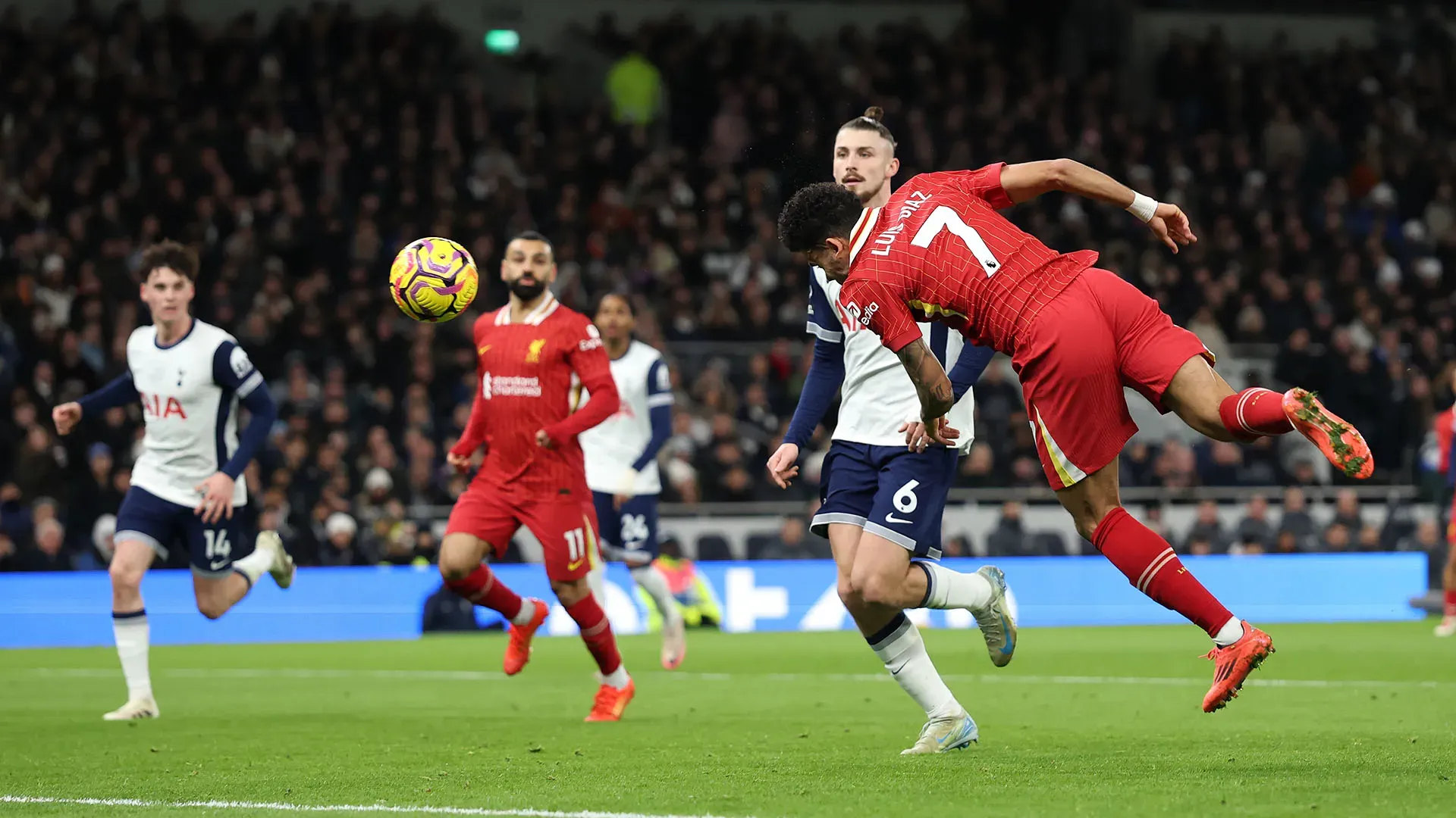 I tifosi inglesi sicuramente non si sono annoiati durante Tottenham-Liverpool