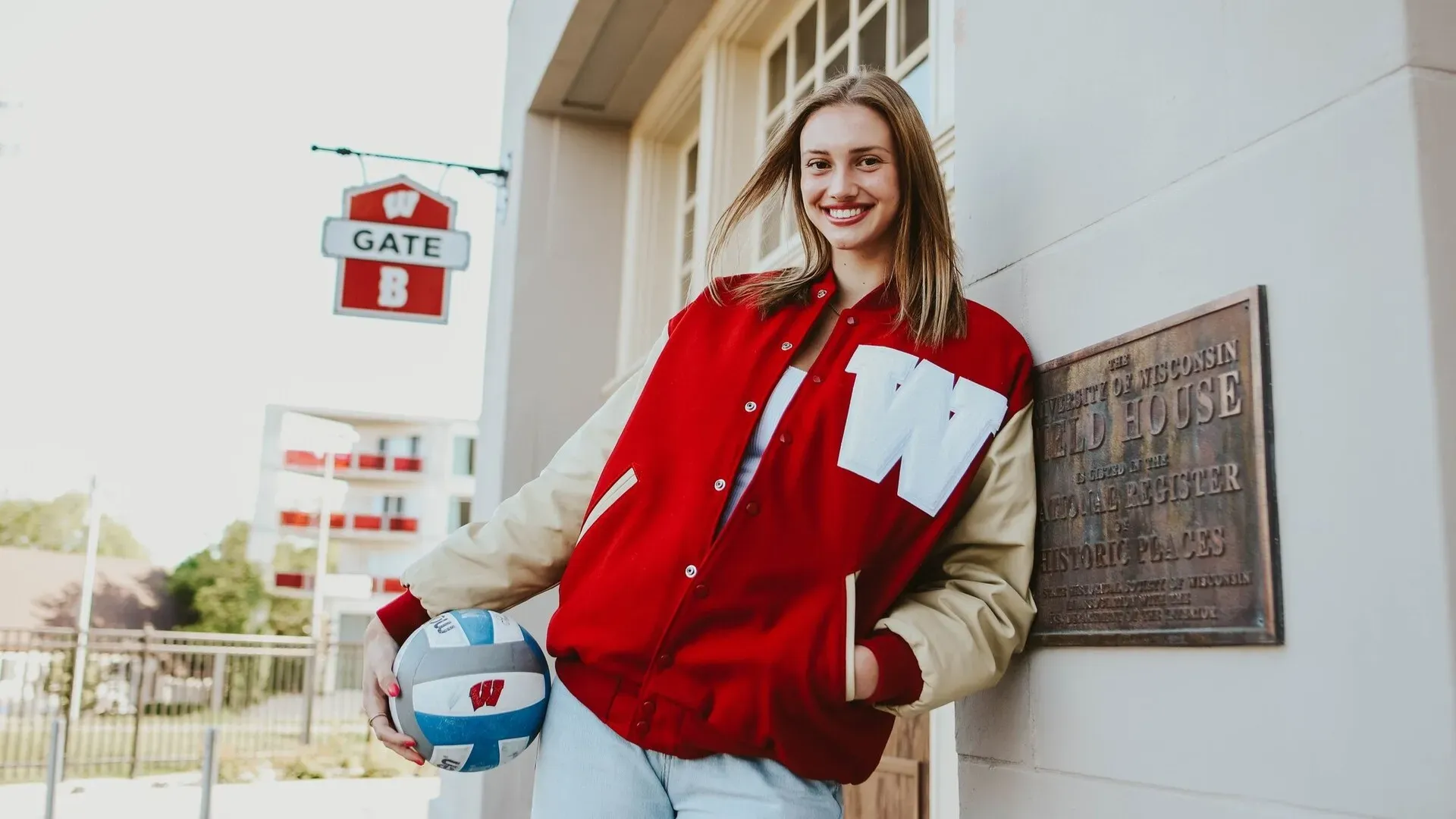 La prima squadra femminile del Consorzio Vero Volley dà il benvenuto all'opposto canadese Anna Smrek, classe 2003 proveniente dalla Wisconsin University.