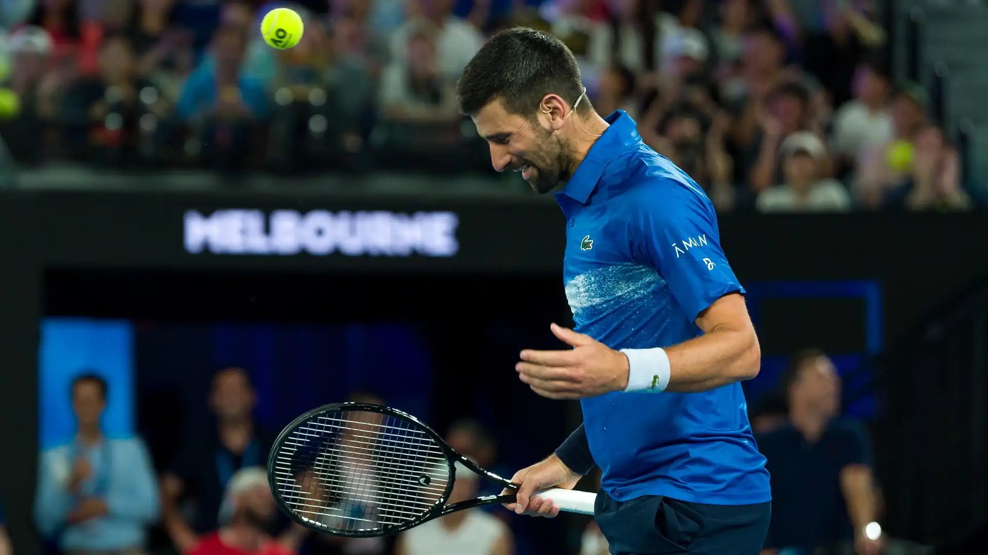 Dopo le polemiche sui social, Djokovic in conferenza stampa ha chiarito, stizzito