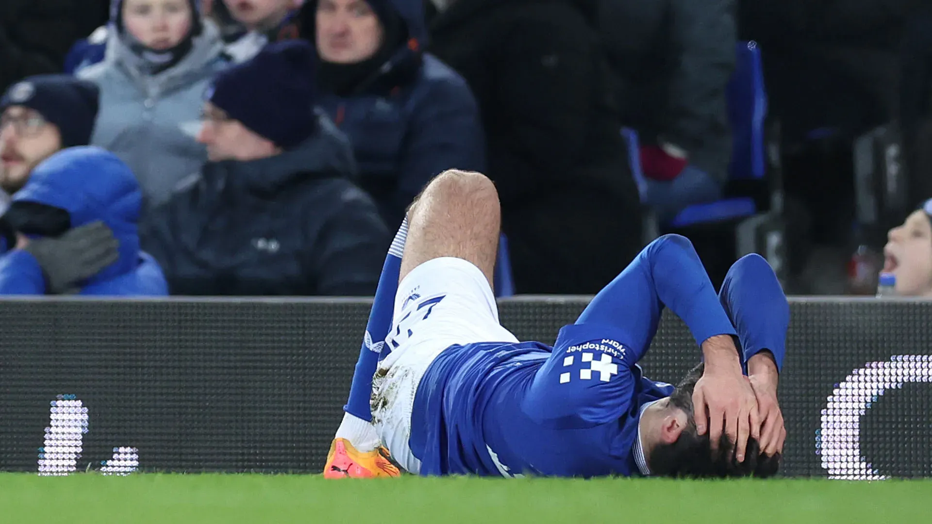 Il giocatore albanese, rientrato da poco da un infortunio, si è fatto di nuovo male durante la partita di FA Cup contro il Peterborough