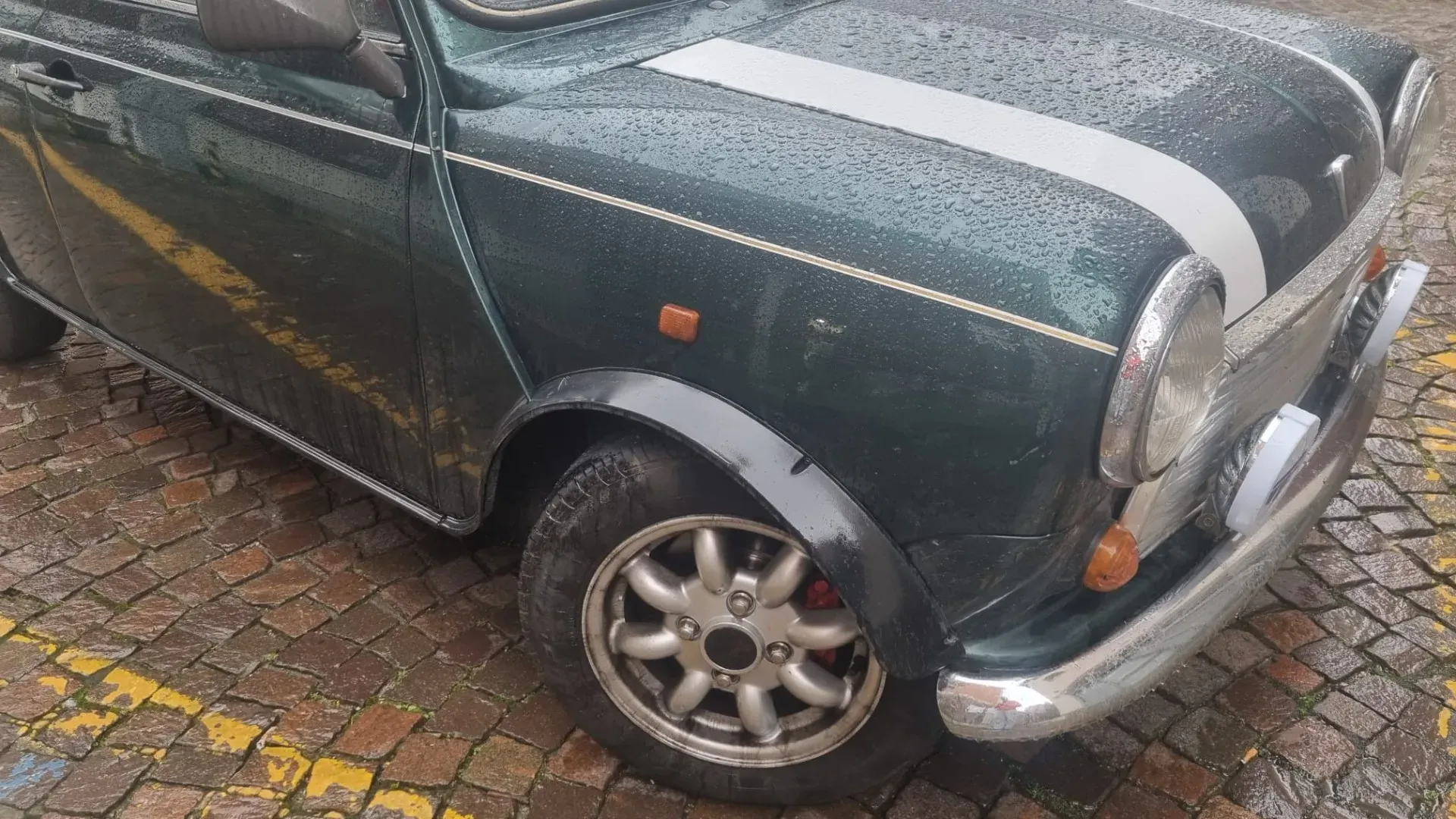 La Rover Mini Cooper 1.3 SPI non passa inosservata