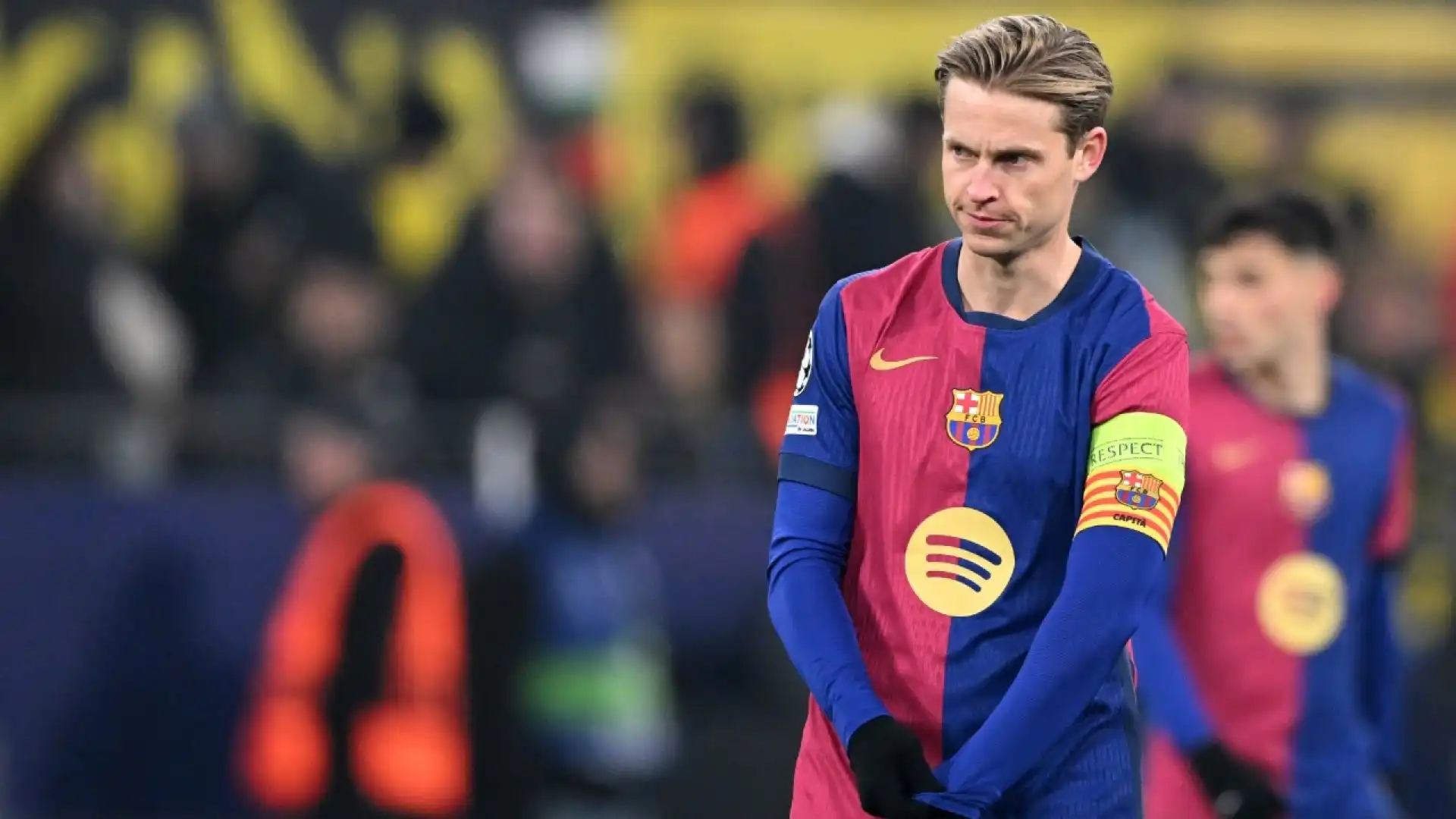 Frenkie de Jong ha un contratto fino al 2026 e il Barcellona non vuole rischiare di perderlo gratis