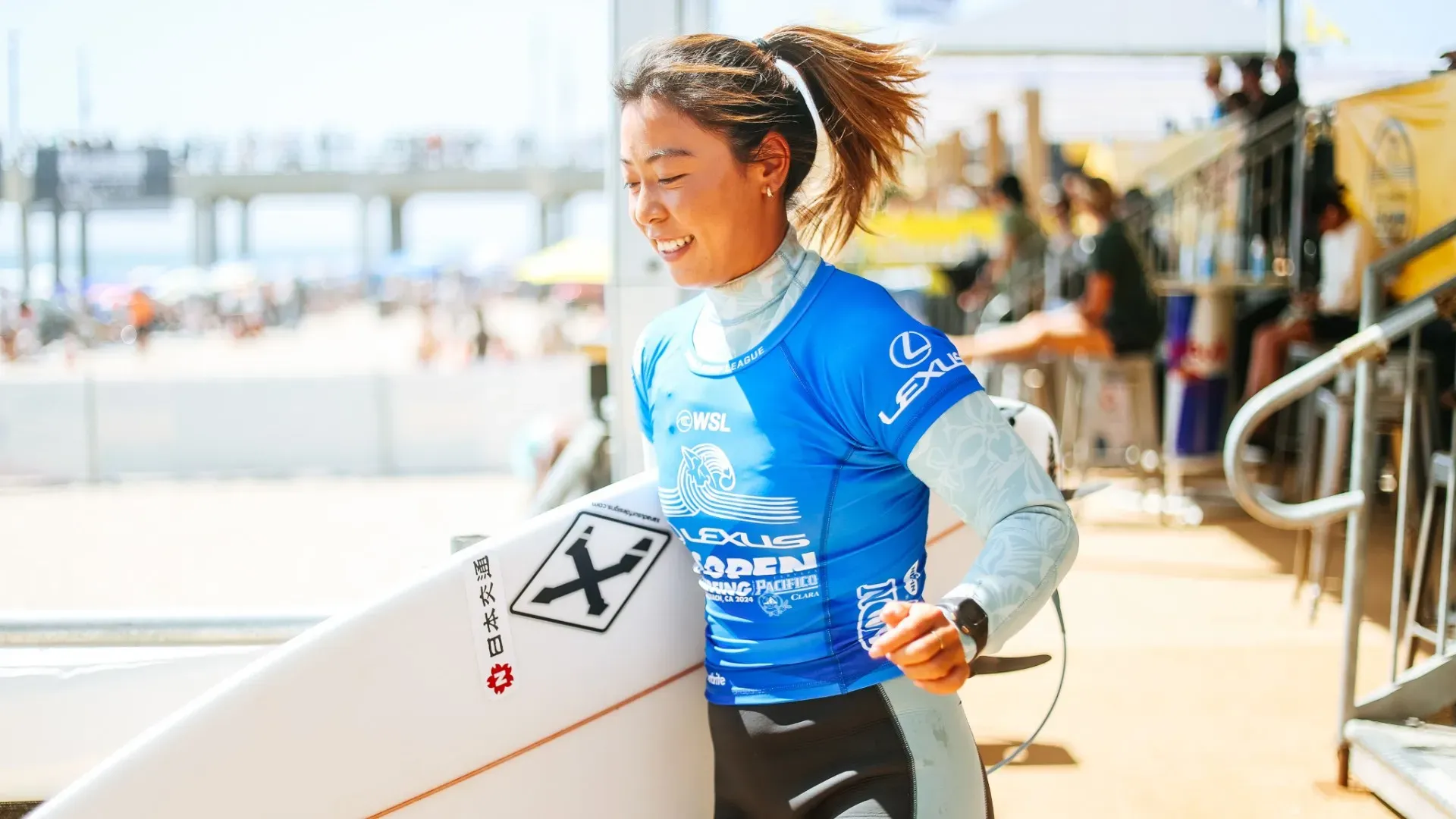 L'anno successivo è stata certificata come professionista dalla Japan Professional Surfing Federation