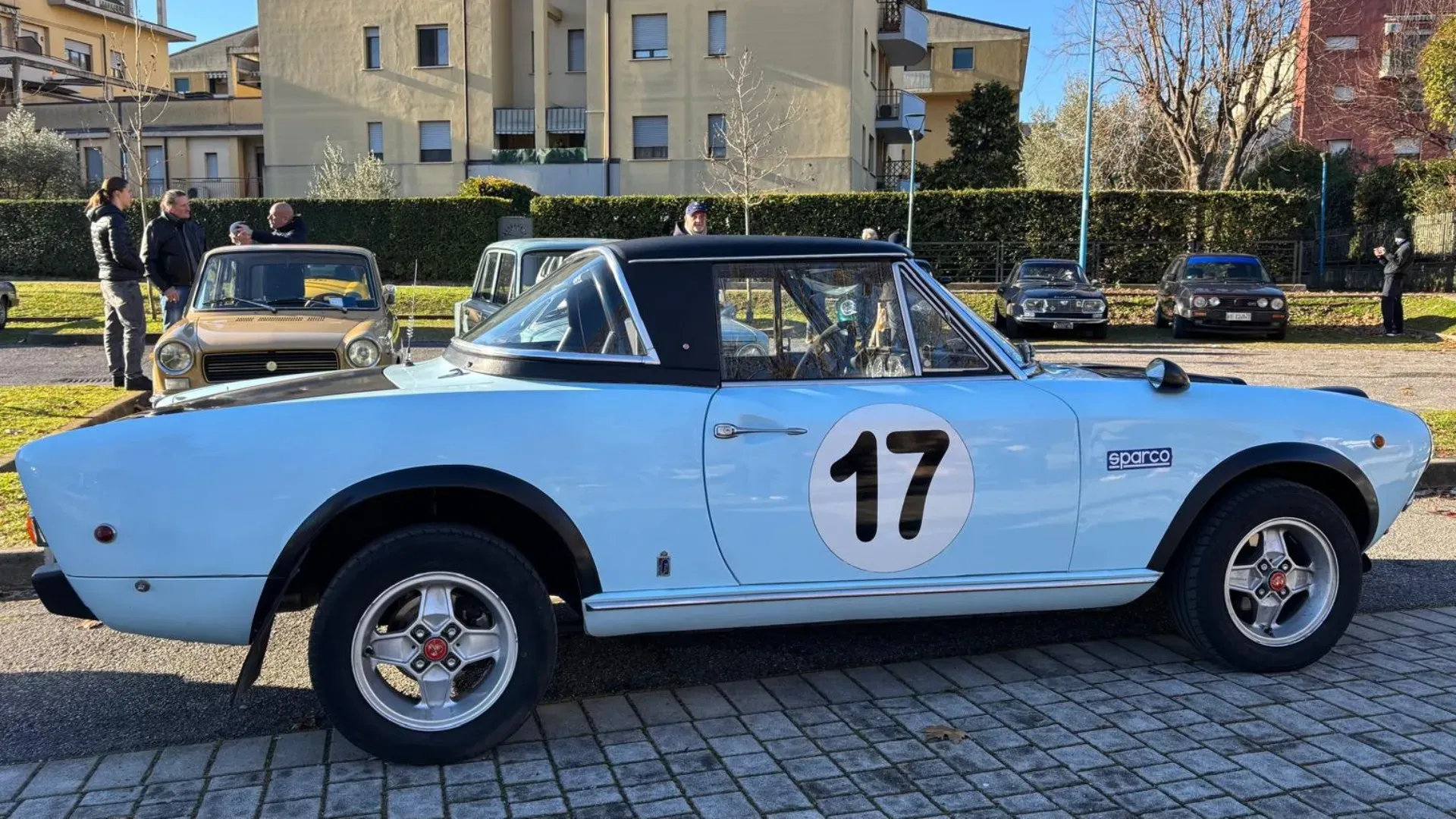 Il trionfo nel campionato e l'acquisizione di Abarth, che diventa il Reparto Corse ufficiale di Fiat, spingono l'azienda torinese a schierare una squadra ufficiale nel 1971