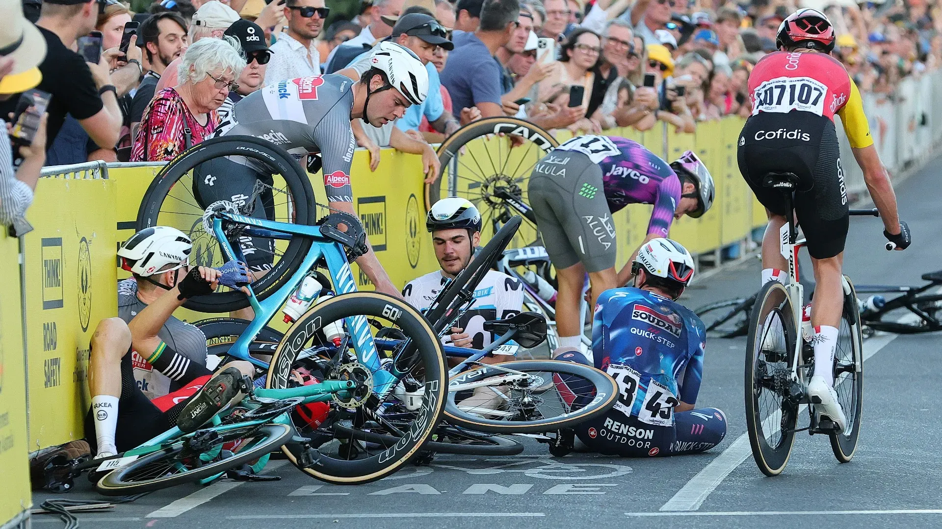 Si stava correndo il secondo giorno della venticinquesima edizione del Tour Down Under