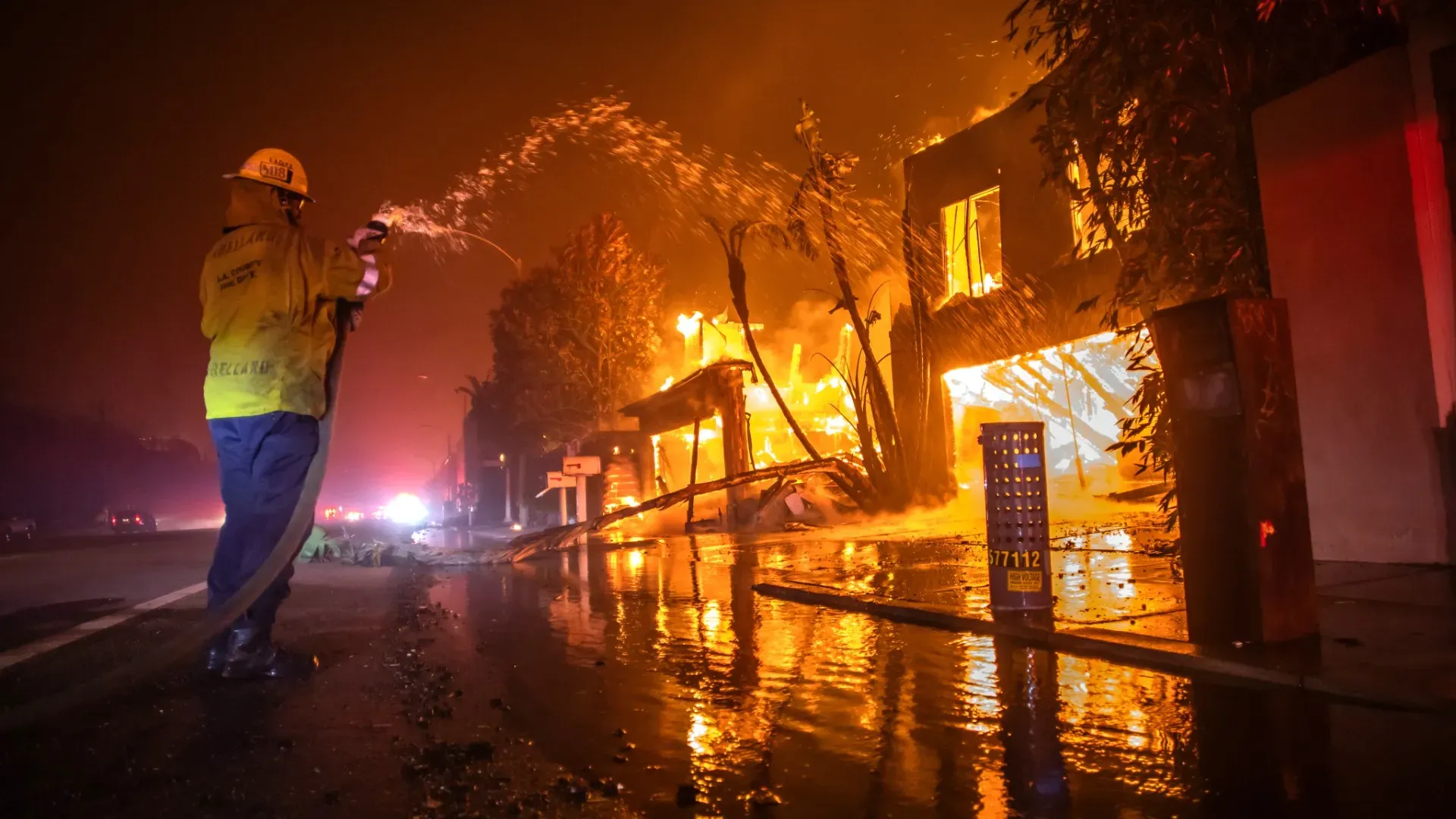 Da giorni la Contea di Los Angeles sta fronteggiando devastanti incendi