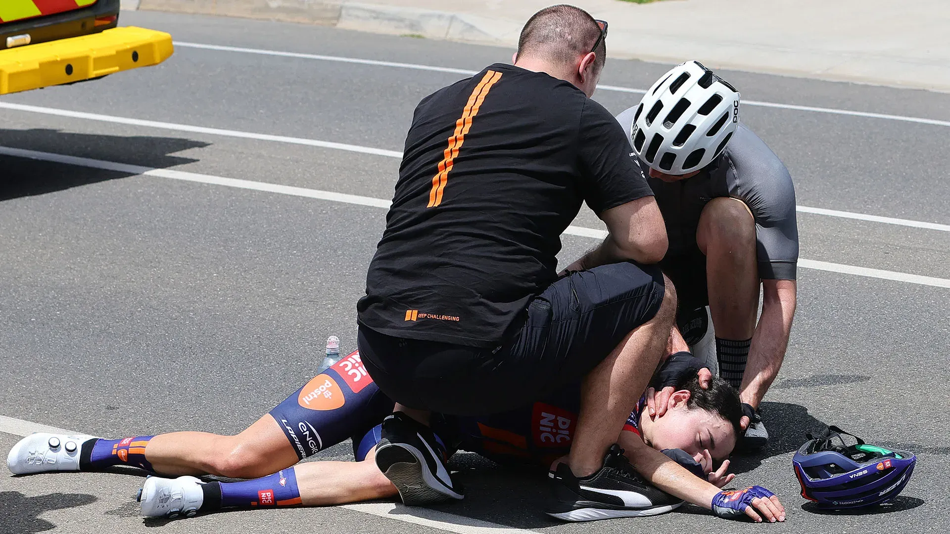 La ciclista canadese, a causa del gran caldo e della fatica, è collassata a fine tappa