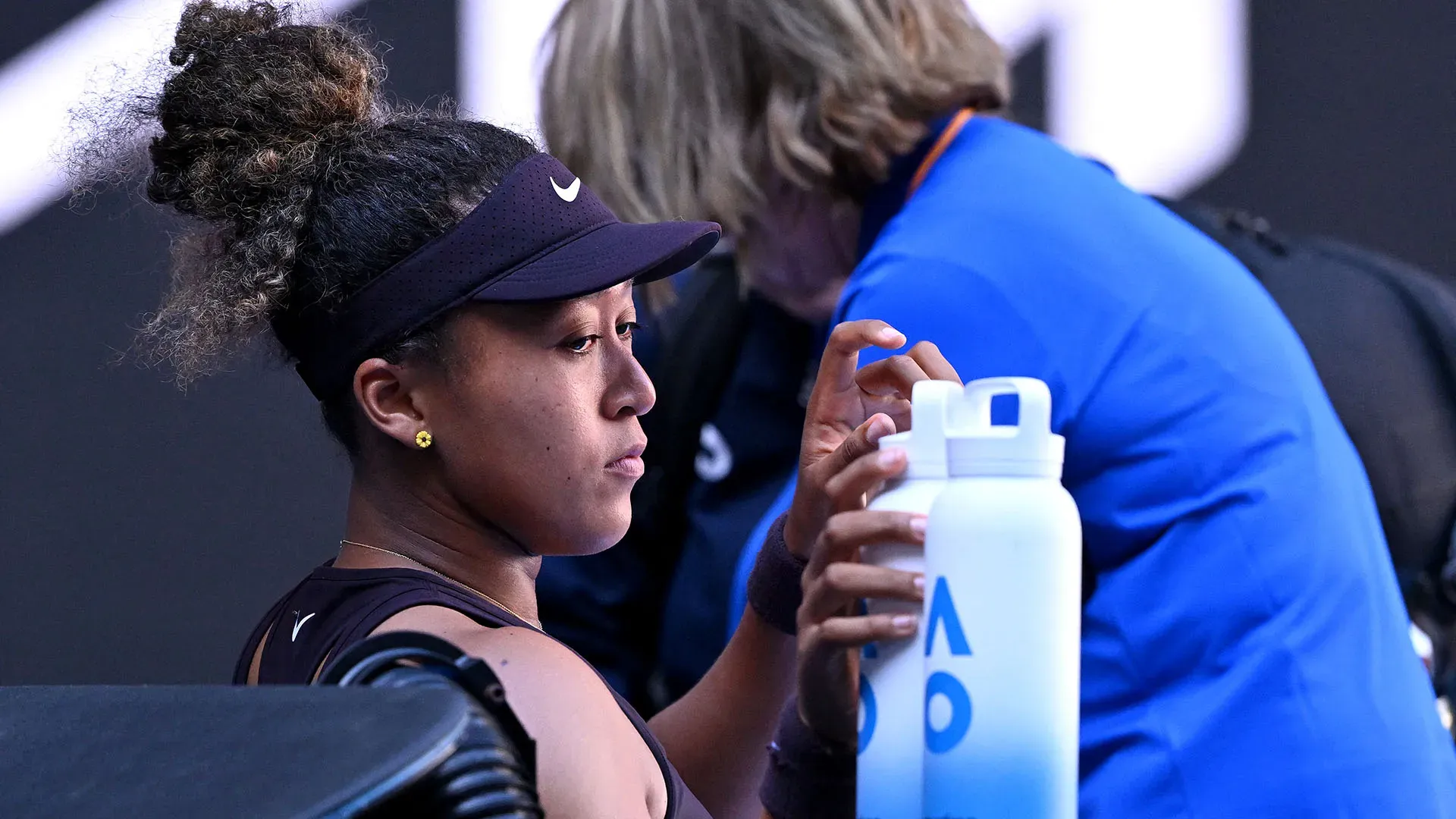 Dopo la rimonta della svizzera fino alla vittoria del primo set al tie-break, Naomi Osaka ha deciso di ritirarsi