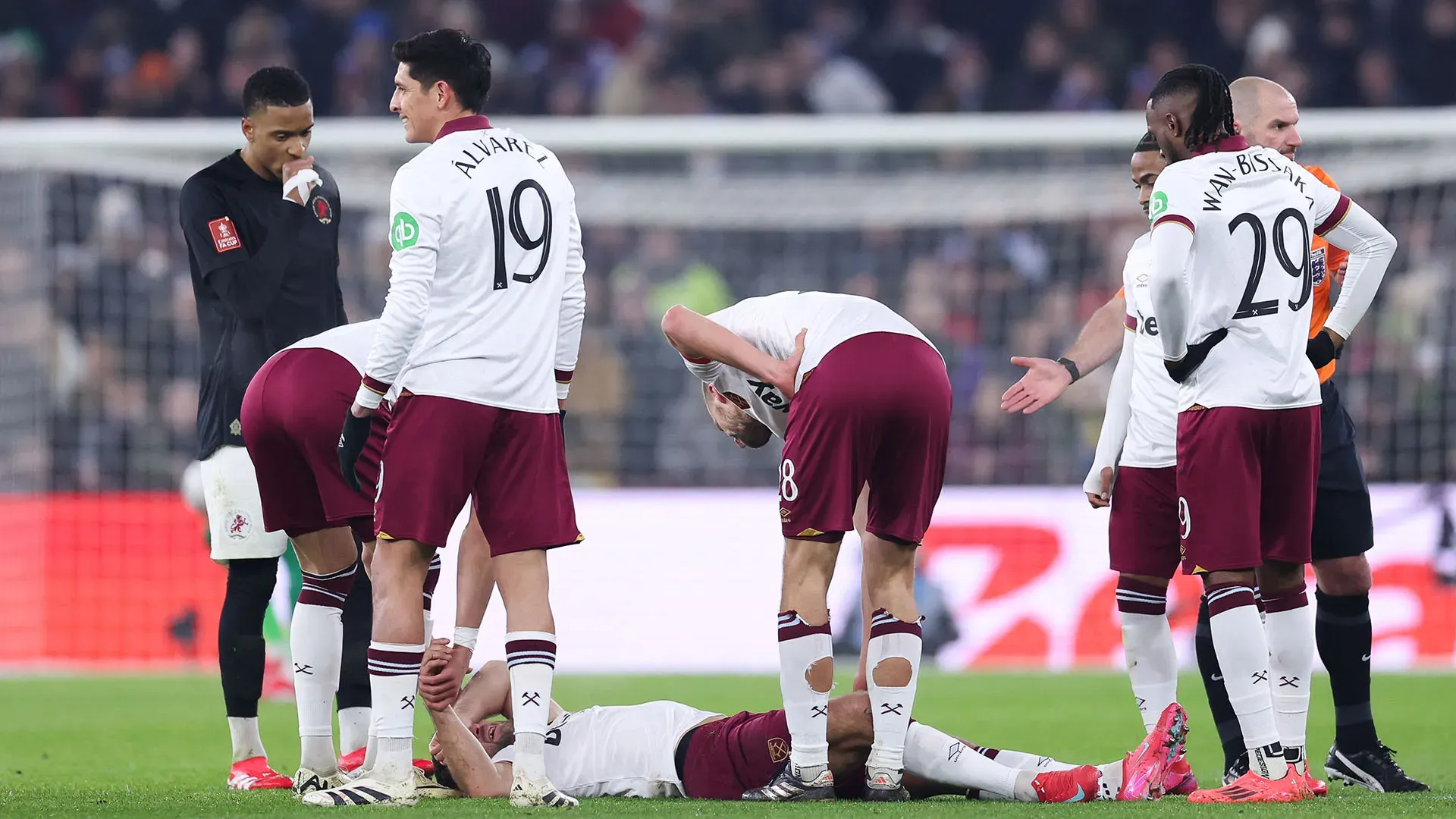 L'attaccante del West Ham si è fatto male durante la partita di FA Cup contro l'Aston Villa