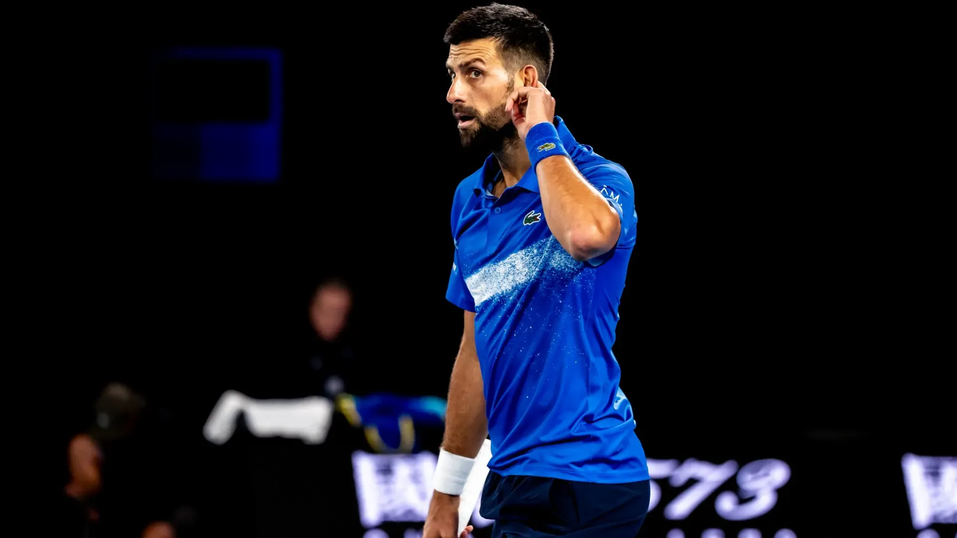 Durante il match tra Novak Djokovic e Tomas Machac il tennista serbo ha provocato il pubblico