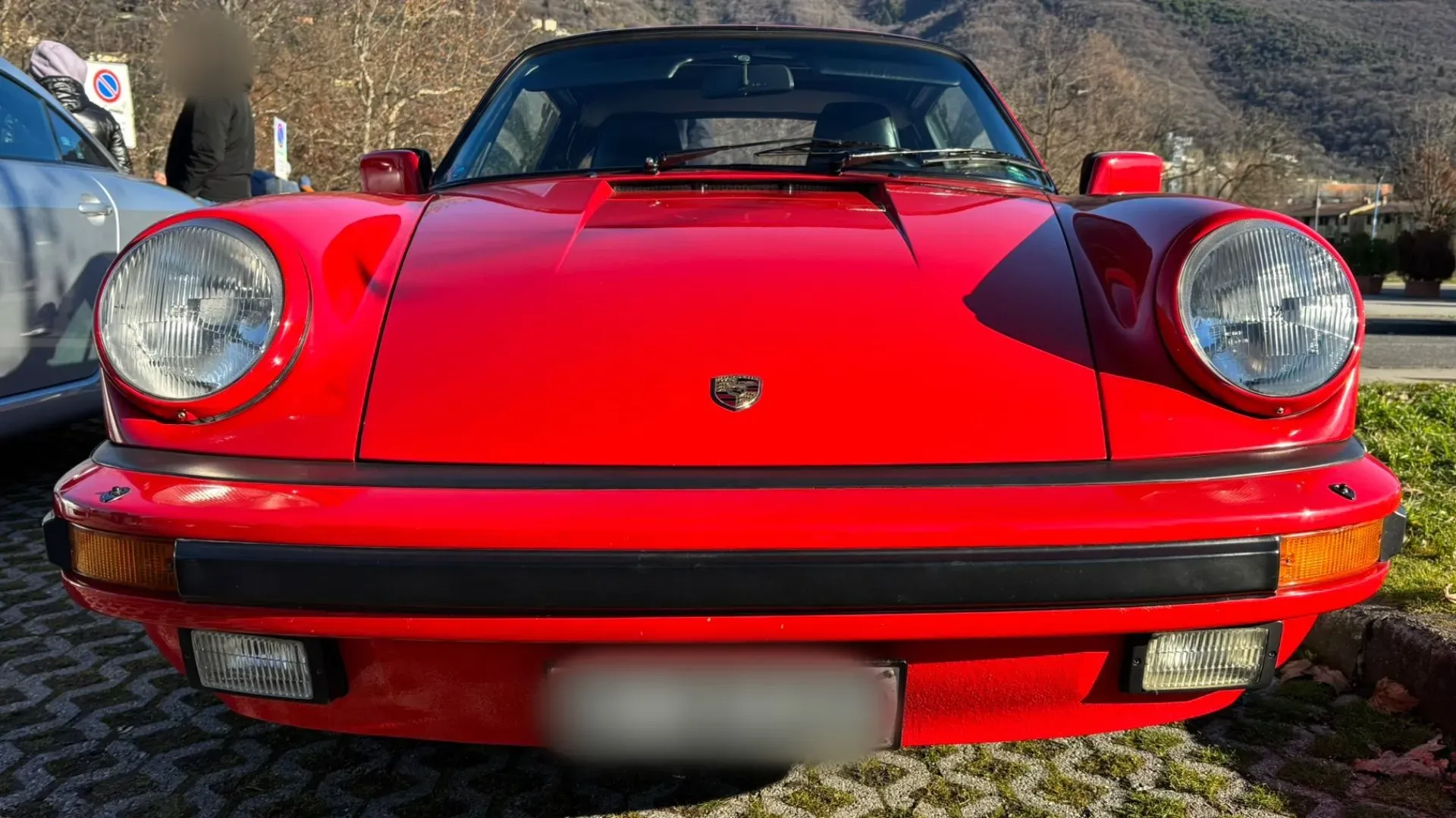 La Porsche 911 Carrera Cabriolet è una versione decappottabile dell'iconica Porsche 911