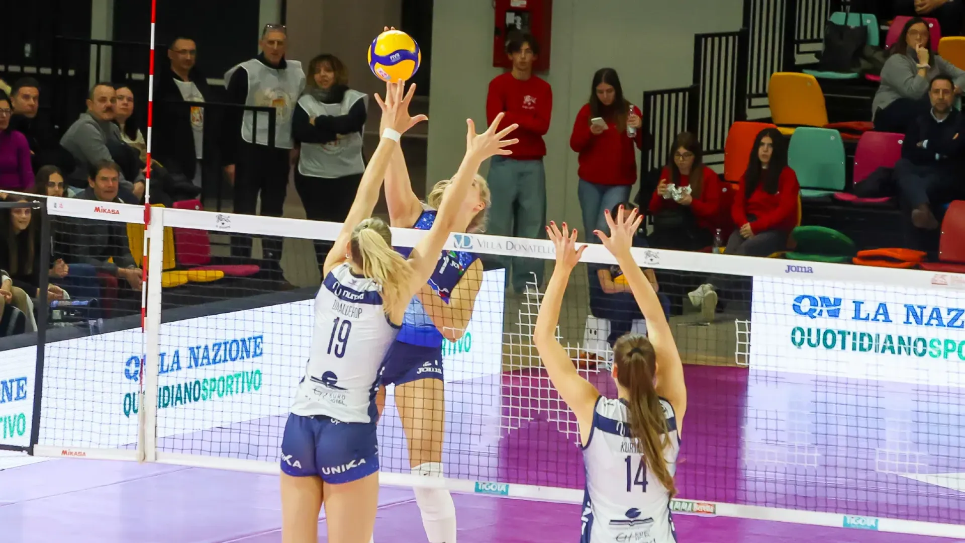 Nella quinta giornata di ritorno di Serie A1 Tigotà, le ragazze del Consorzio hanno vinto 1-3 (20-25; 25-22; 17-25, 21-25) al Palazzo Wanny.